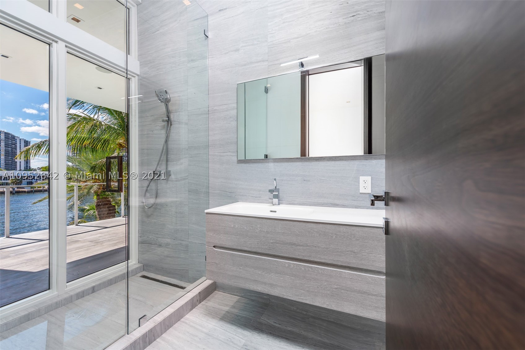GOLDEN BEACH SEC E - Residential