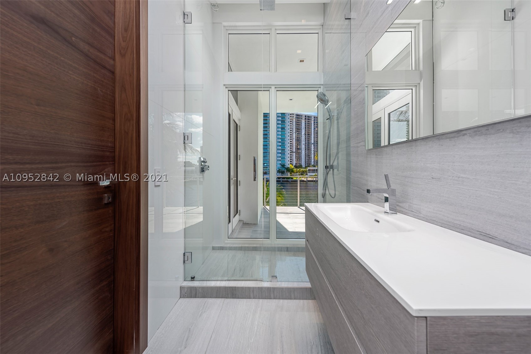 GOLDEN BEACH SEC E - Residential