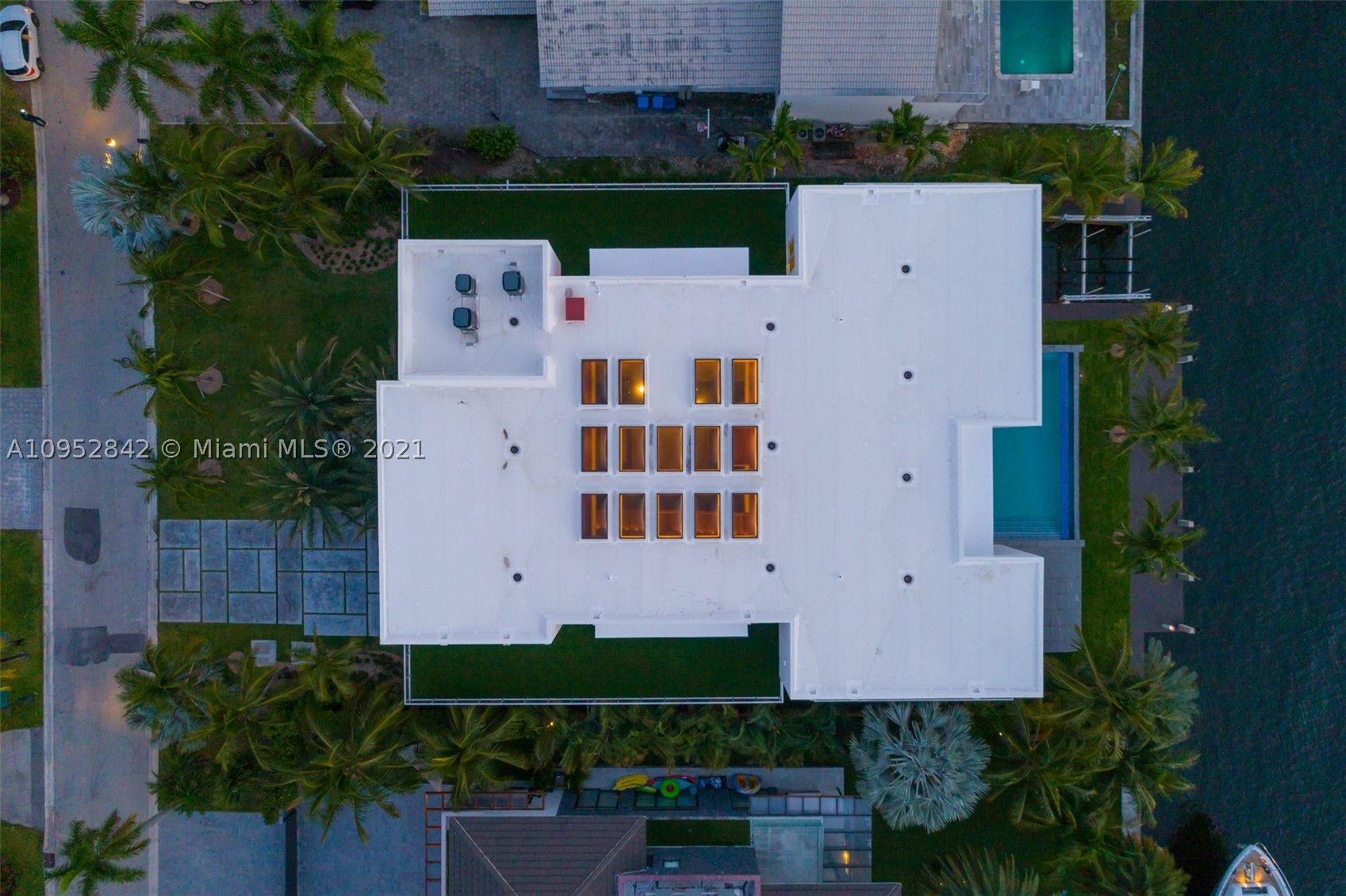 GOLDEN BEACH SEC E - Residential