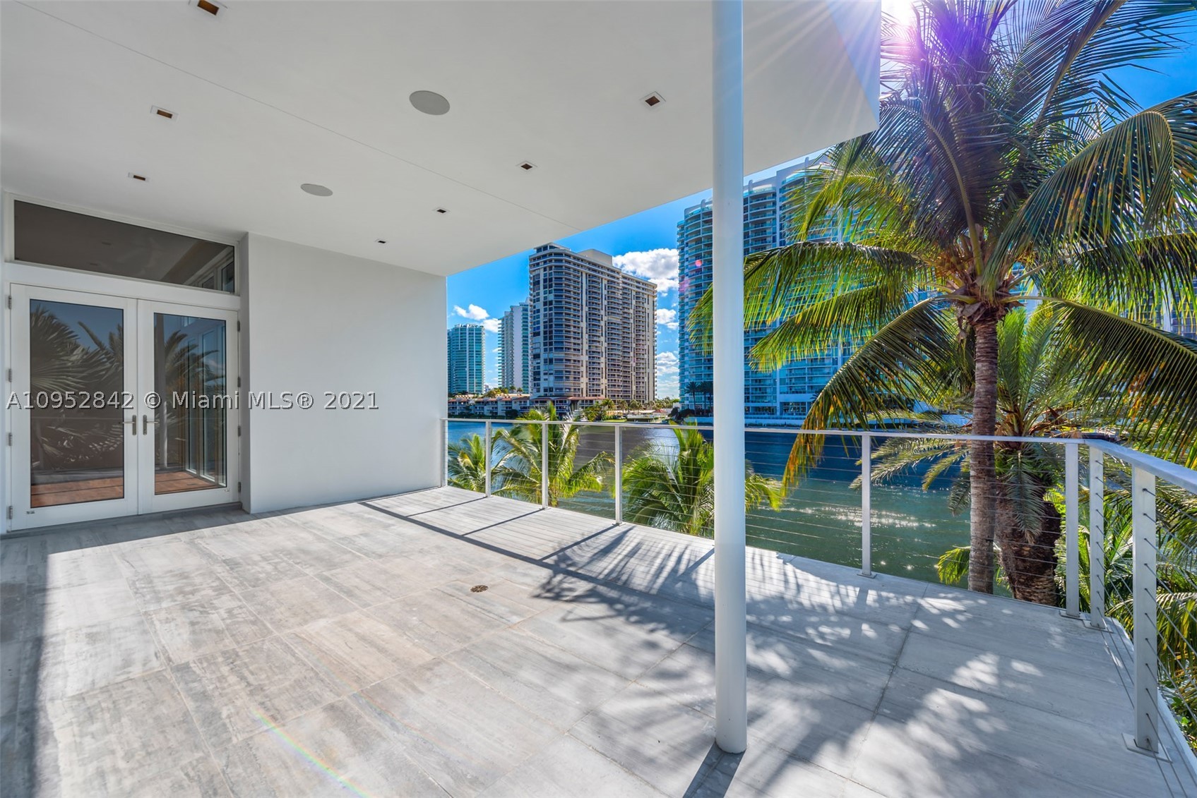 GOLDEN BEACH SEC E - Residential