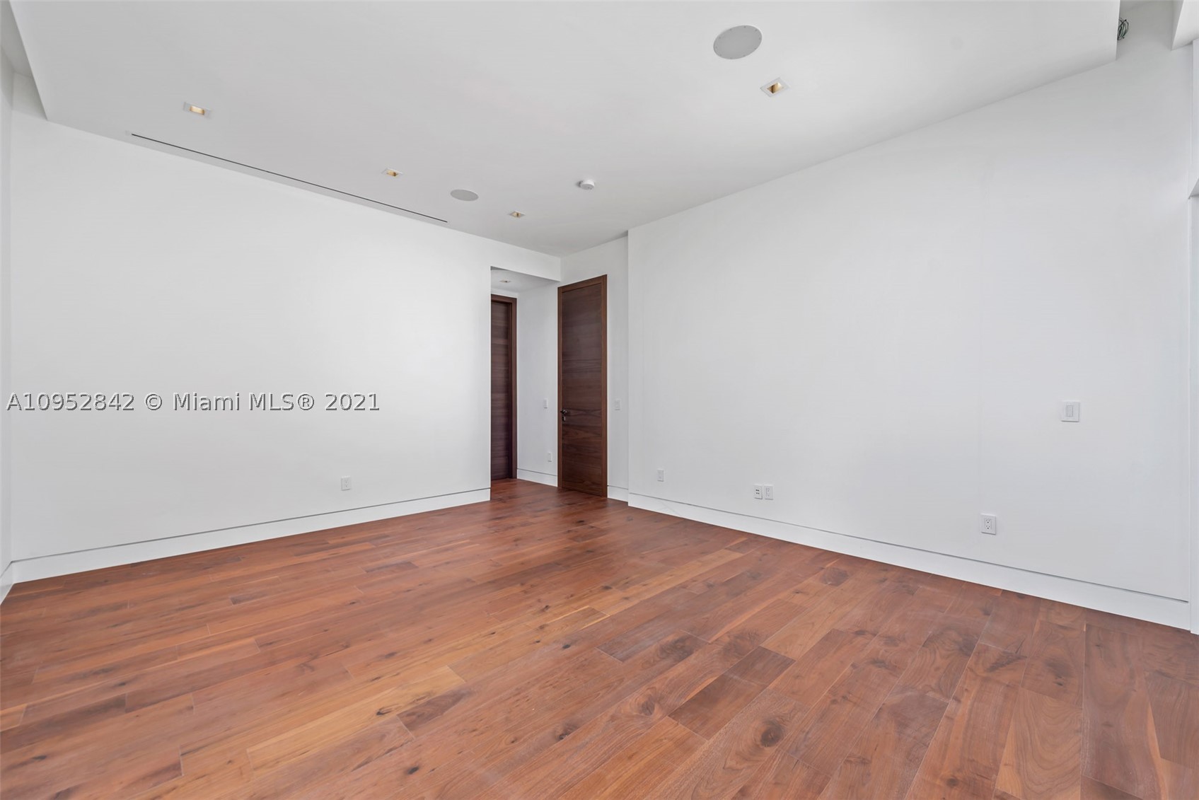 GOLDEN BEACH SEC E - Residential