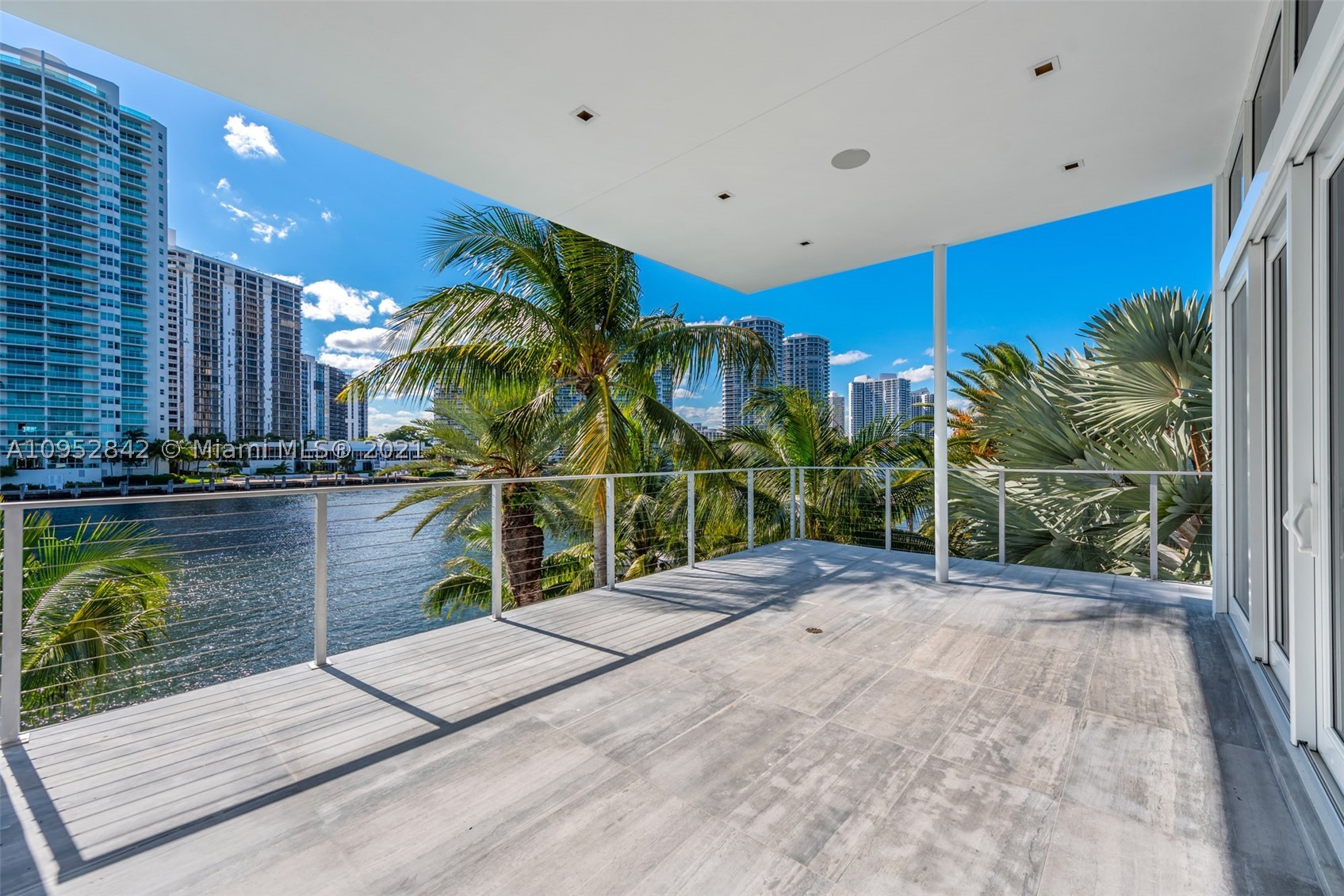 GOLDEN BEACH SEC E - Residential