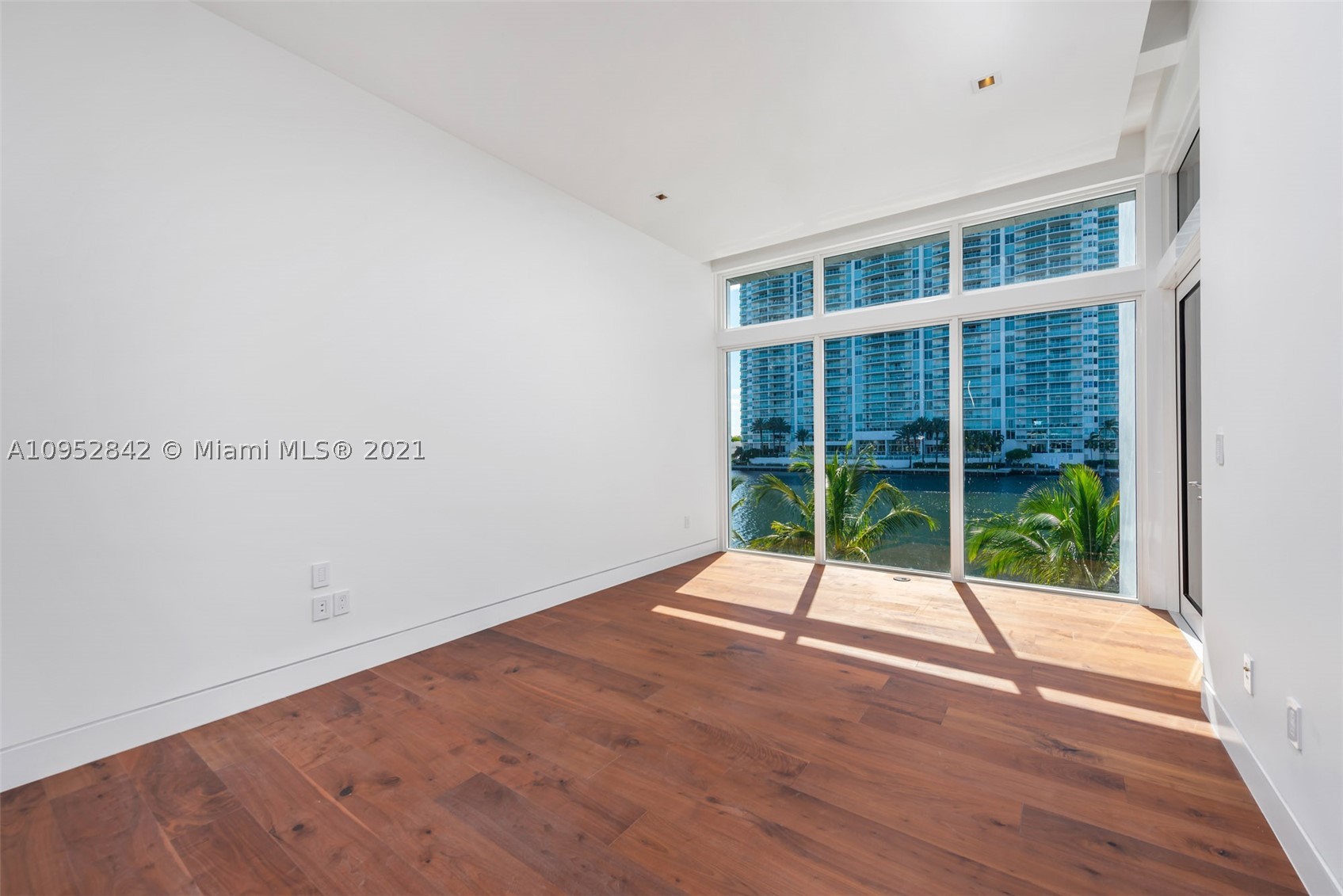GOLDEN BEACH SEC E - Residential