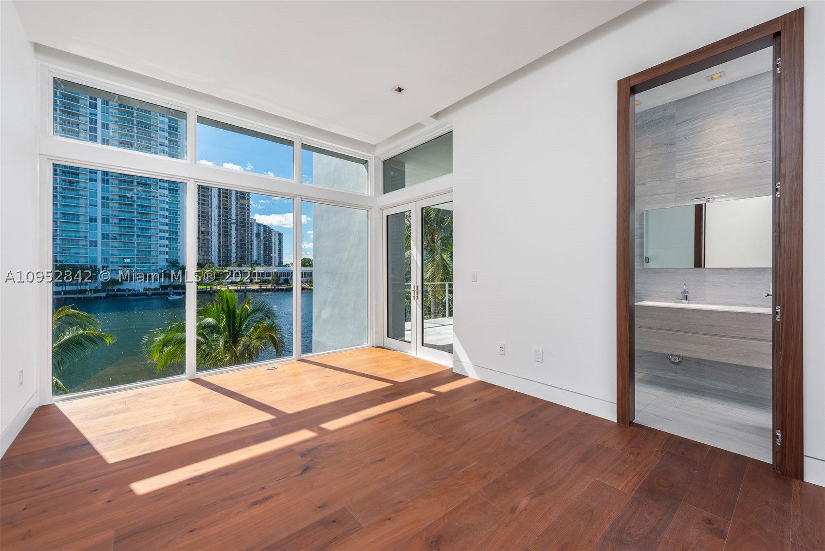 GOLDEN BEACH SEC E - Residential
