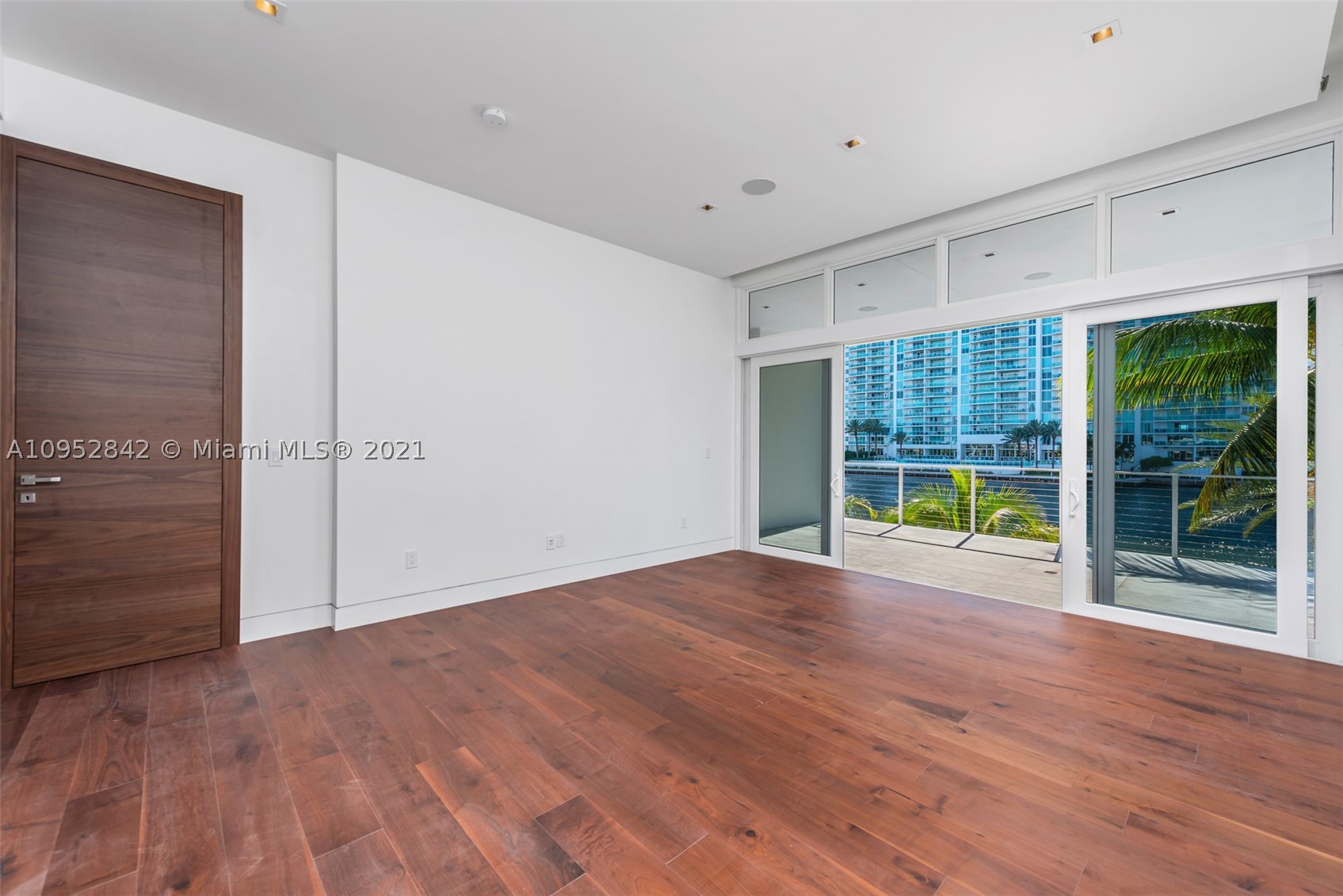 GOLDEN BEACH SEC E - Residential