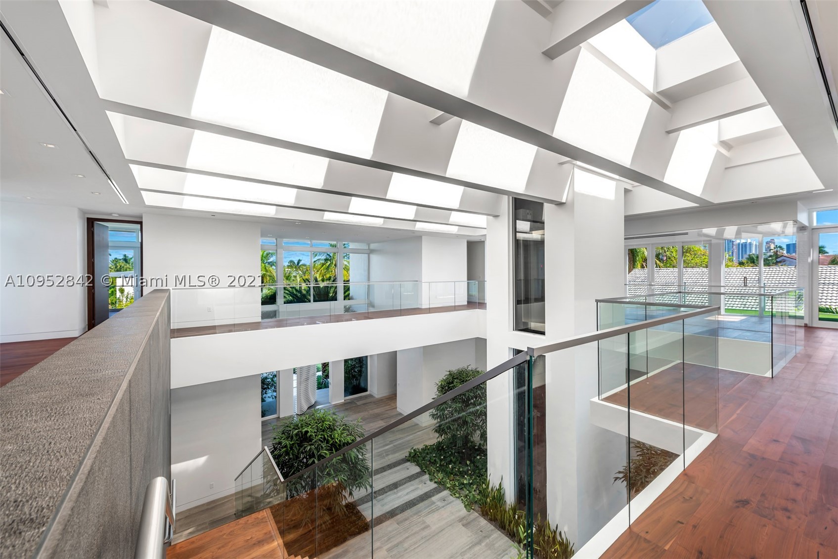 GOLDEN BEACH SEC E - Residential