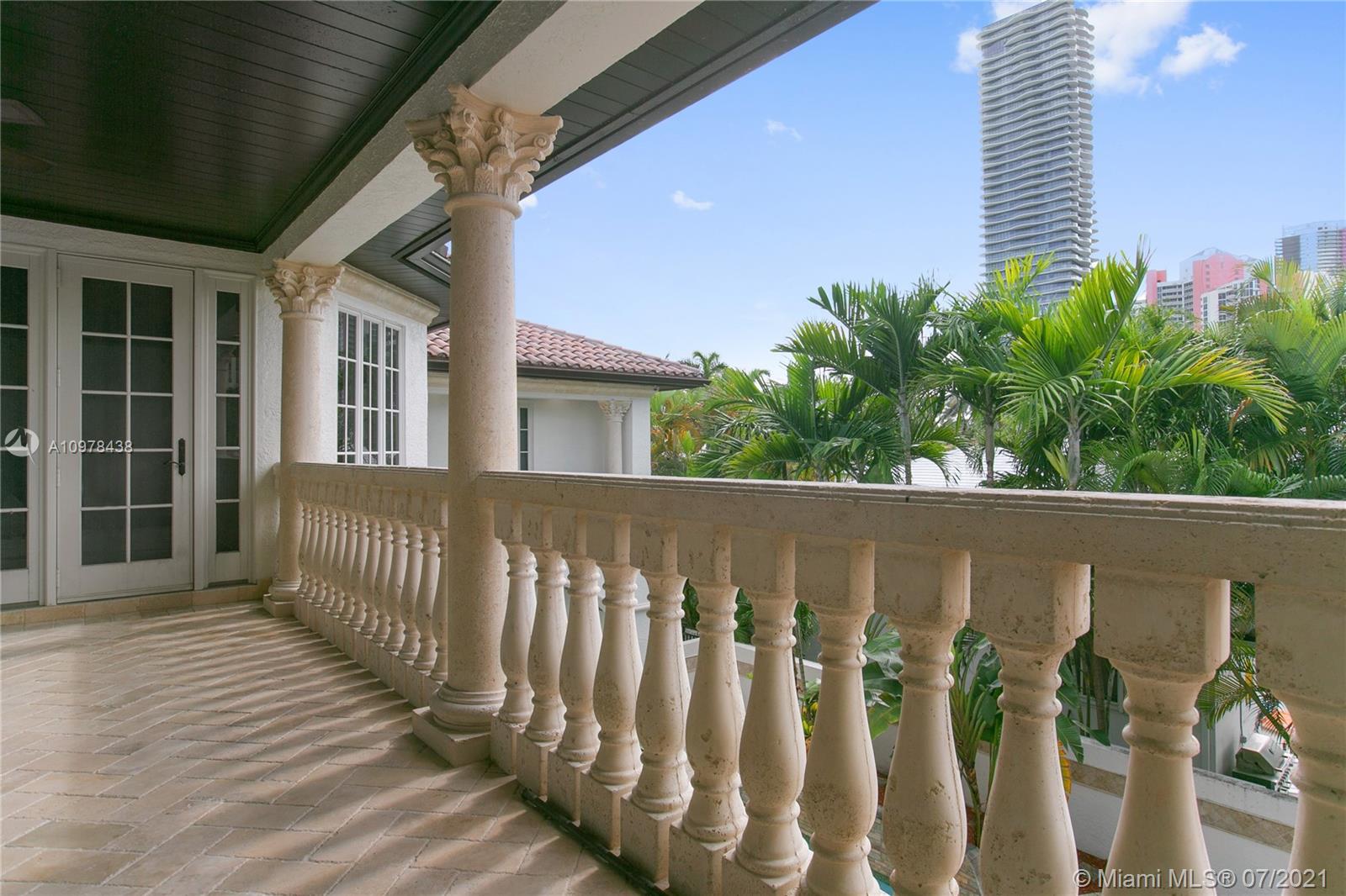 GOLDEN BEACH SEC C - Residential
