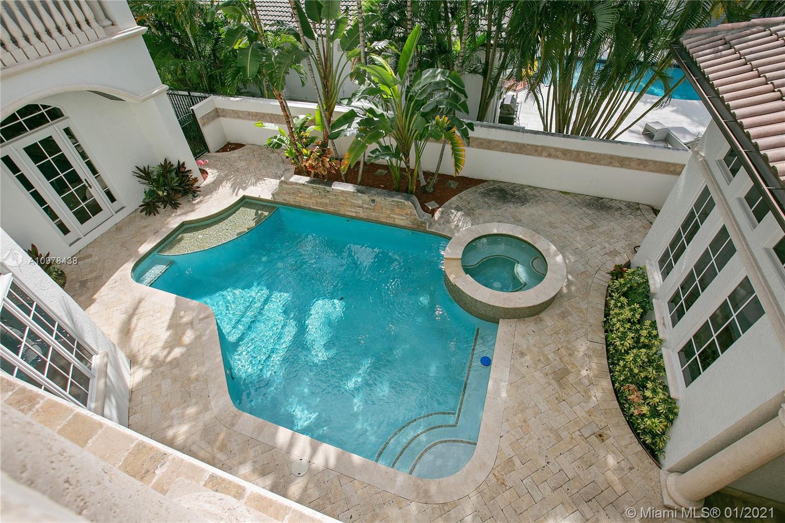 GOLDEN BEACH SEC C - Residential