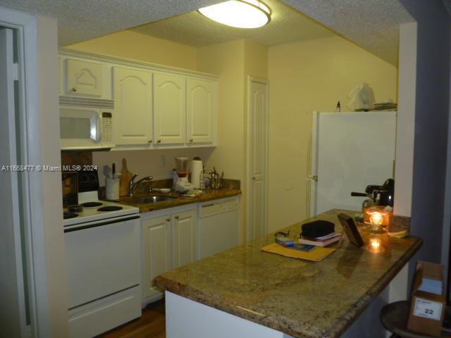 UNIVERSITY TRAIL - Residential