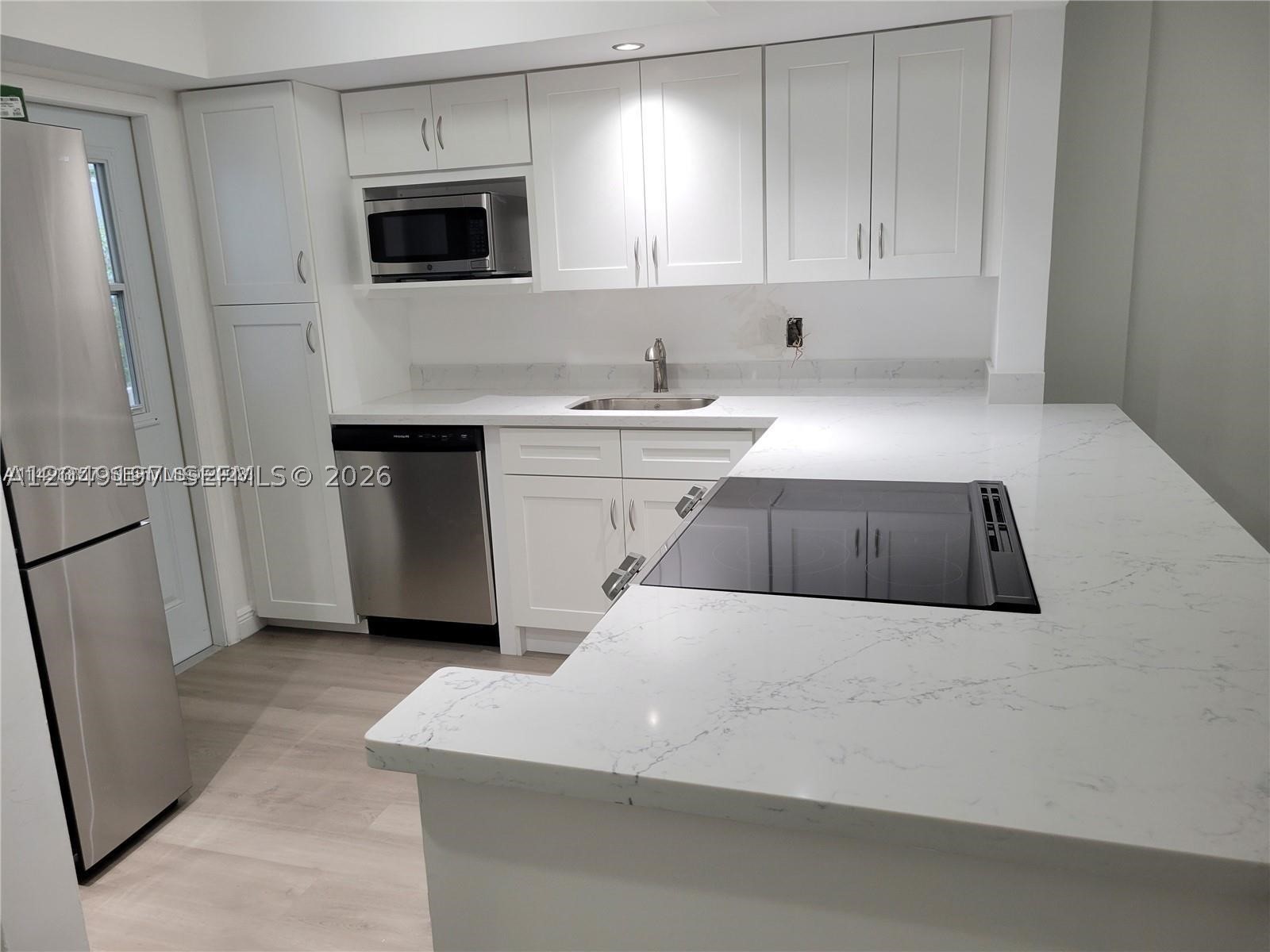 Completely renovated 2 bedrooms and 2 bathrooms centrally located East Hallandale beach close to the beach.
Walking distance from shopping and entertainment. Community pool. Water included. Assigned parking spot.