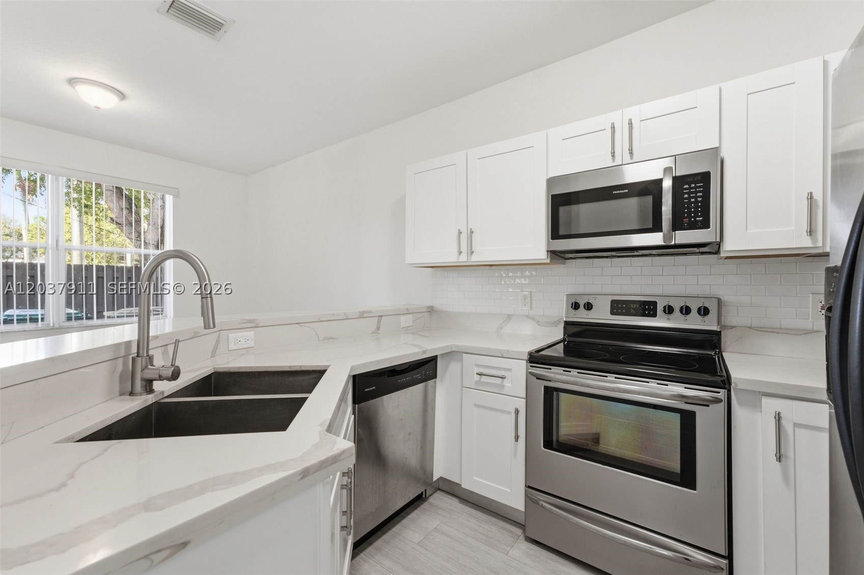 KENDALL BREEZE - Residential Lease