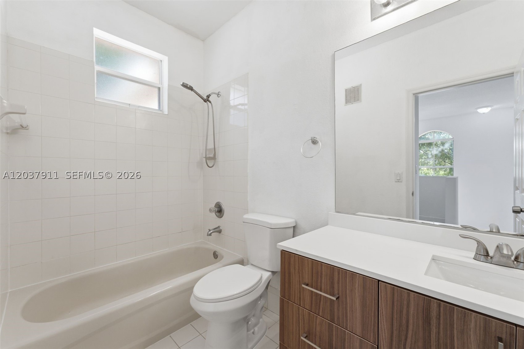 KENDALL BREEZE - Residential Lease