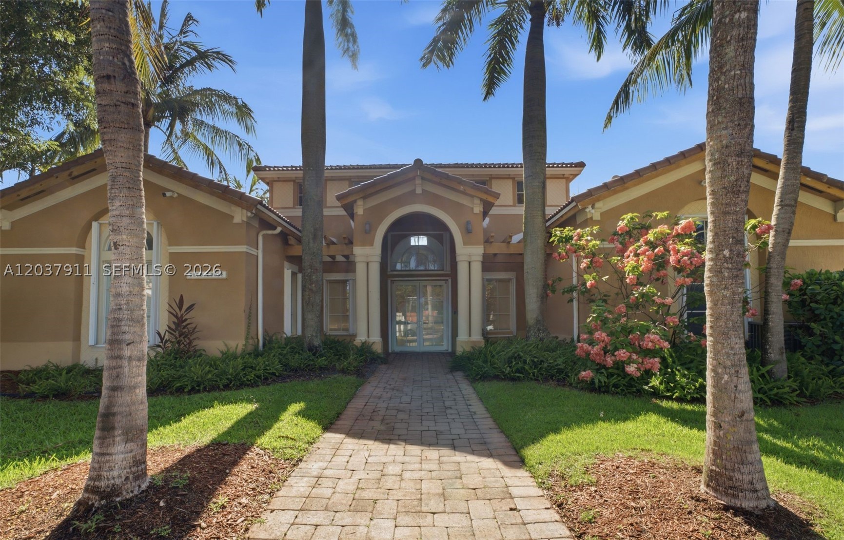 KENDALL BREEZE - Residential Lease