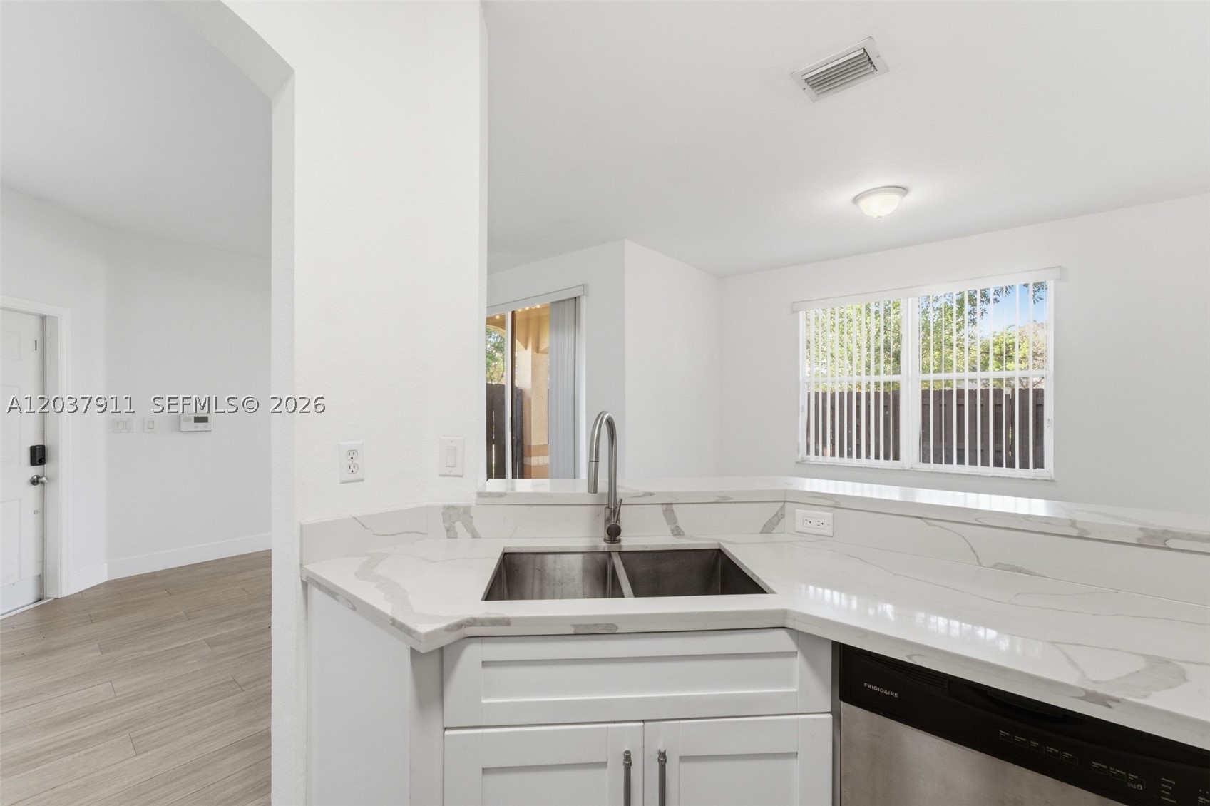 KENDALL BREEZE - Residential Lease