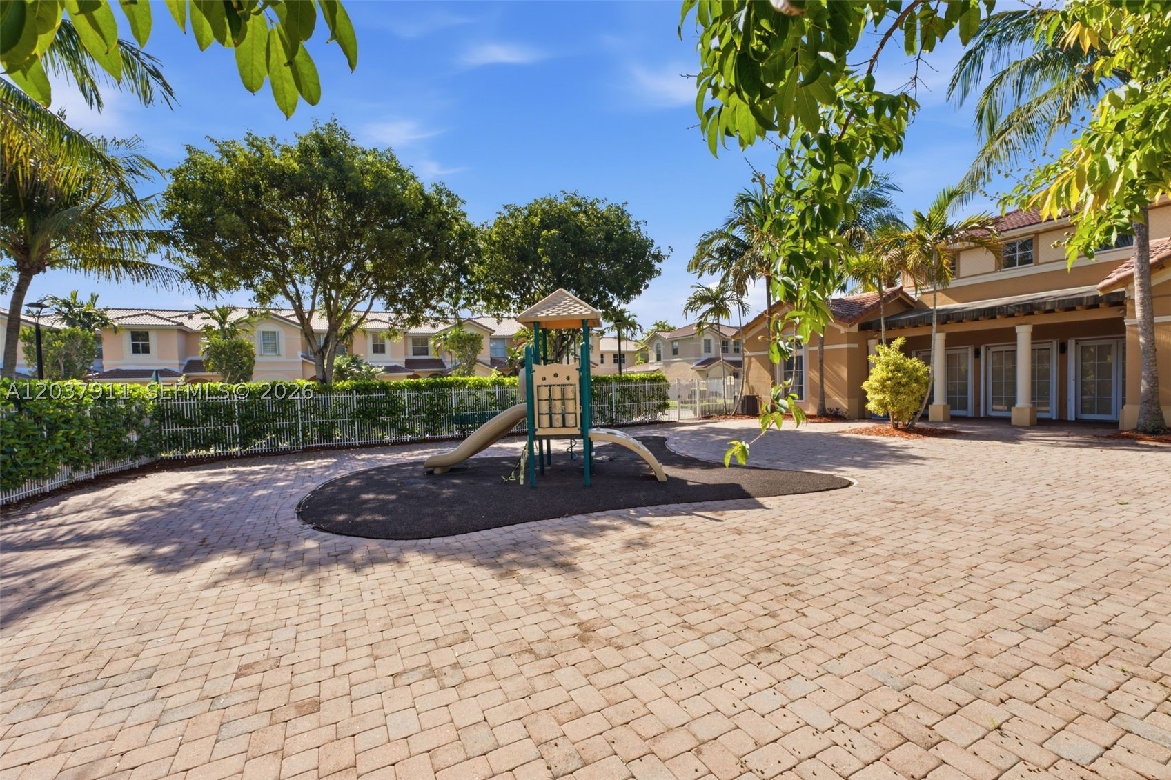 KENDALL BREEZE - Residential Lease