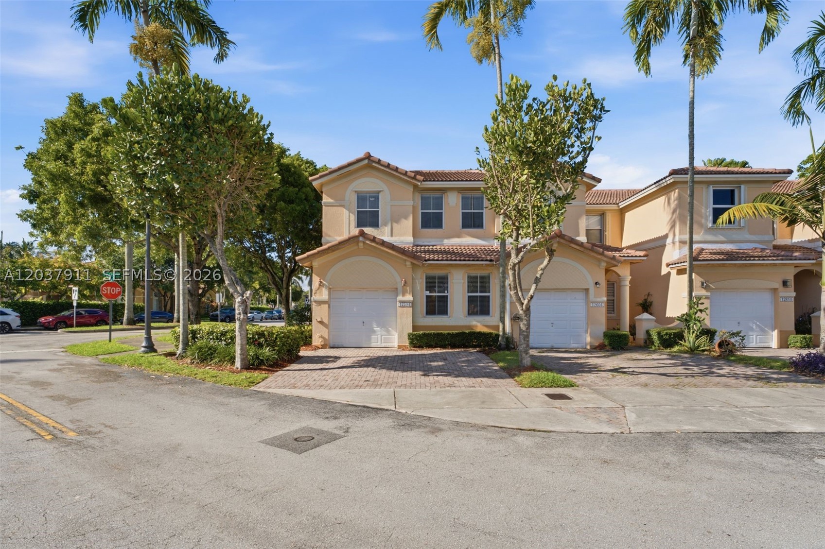 KENDALL BREEZE - Residential Lease