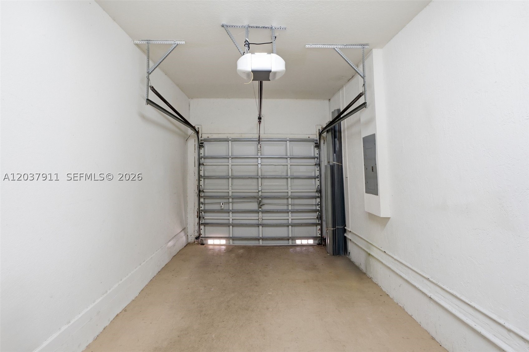 KENDALL BREEZE - Residential Lease
