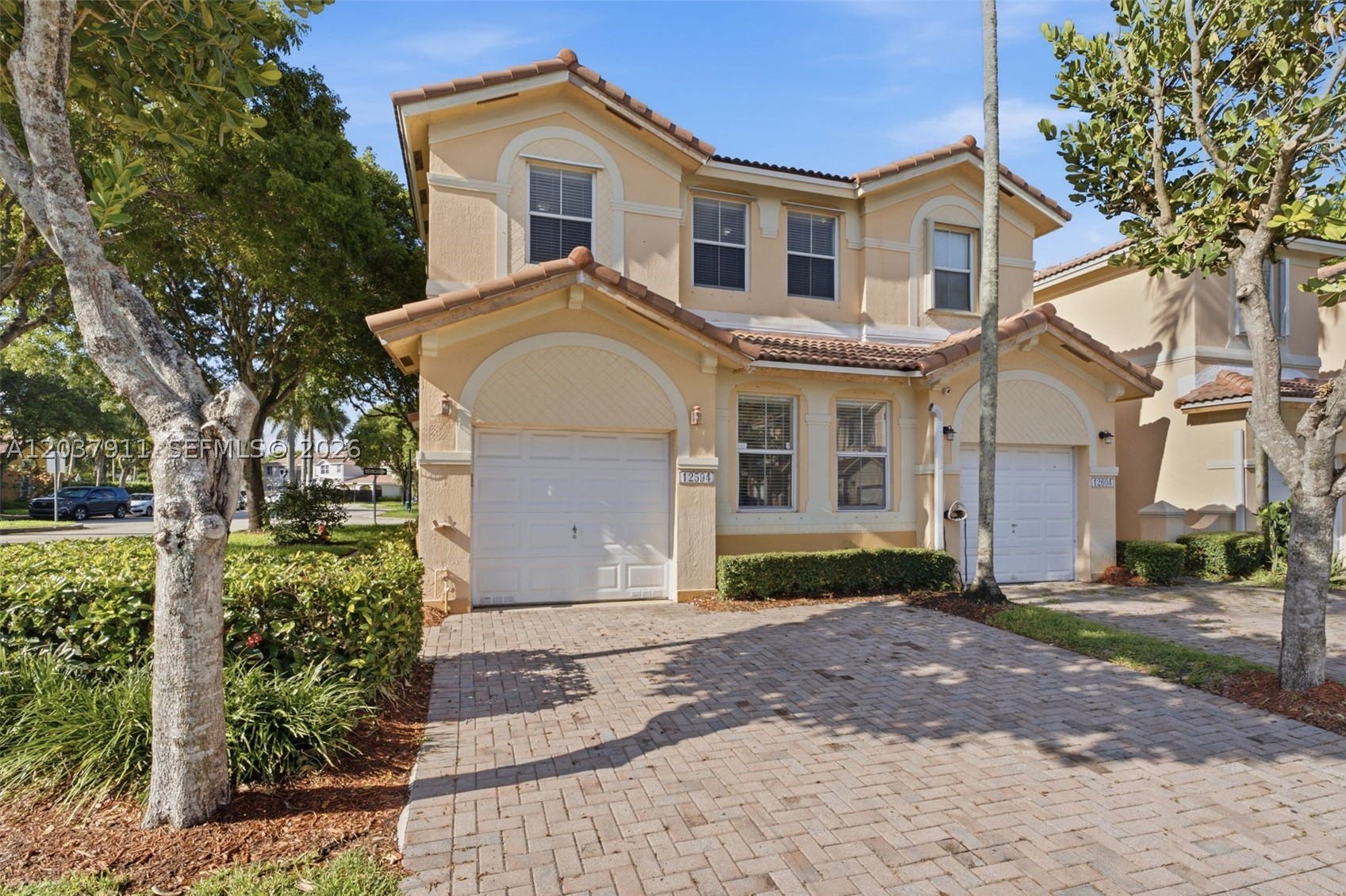 KENDALL BREEZE - Residential Lease