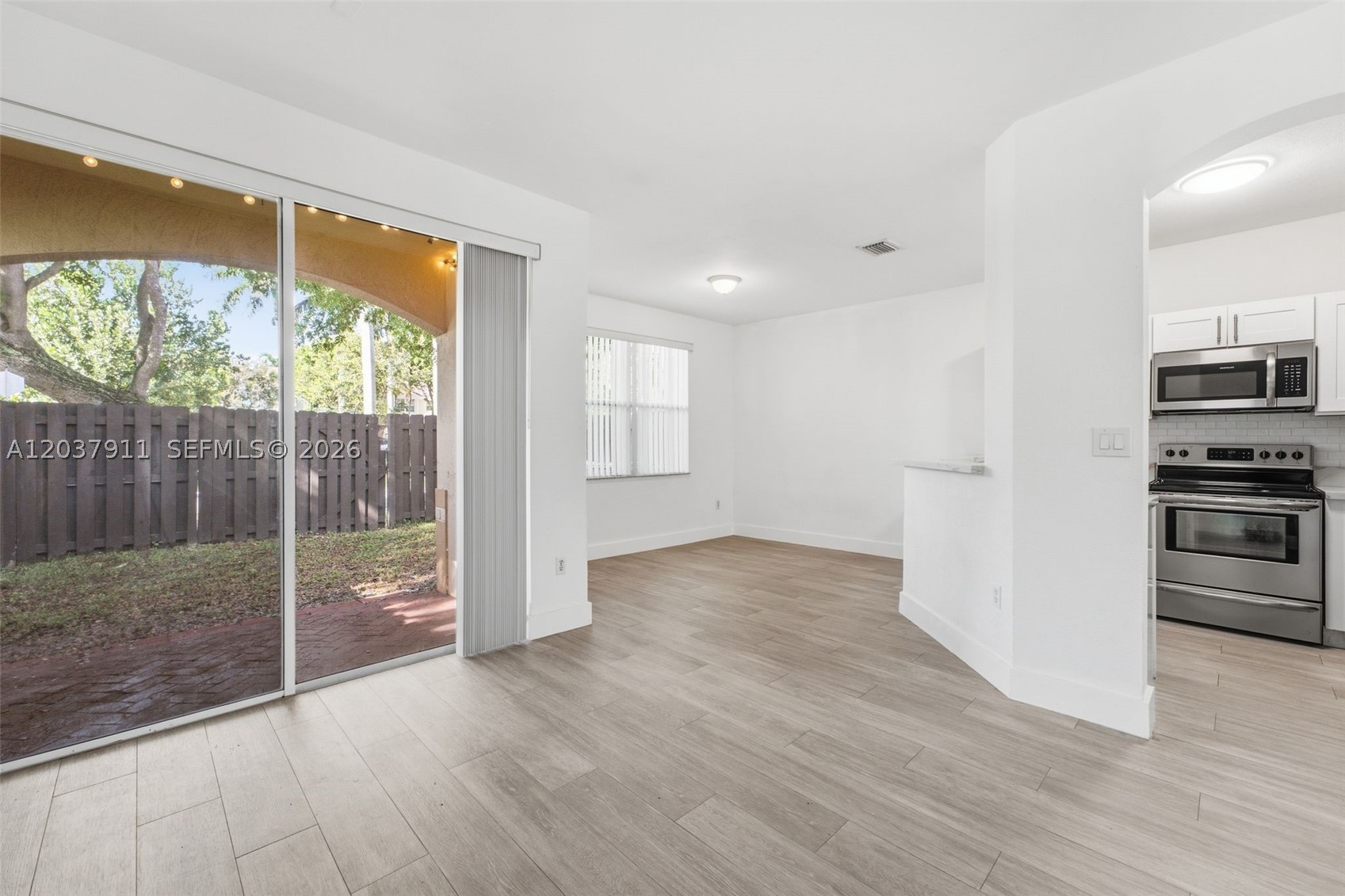 KENDALL BREEZE - Residential Lease