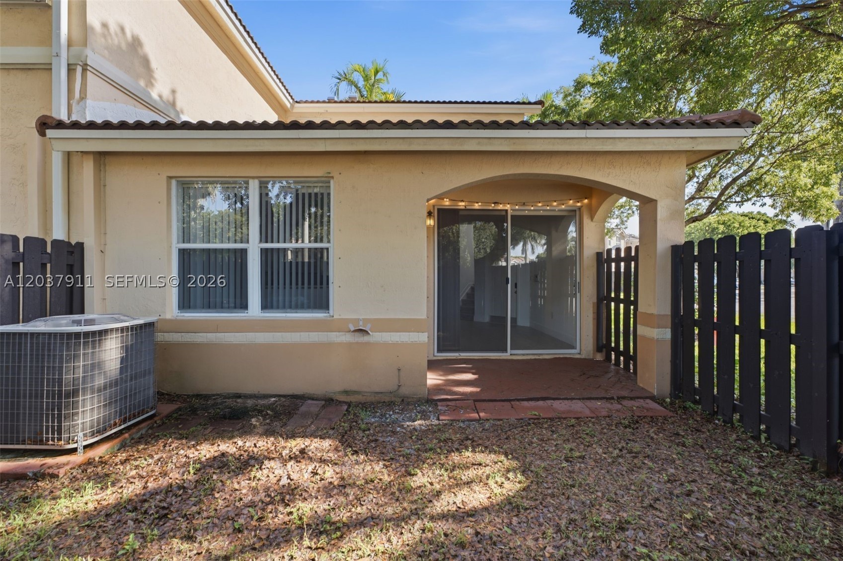 KENDALL BREEZE - Residential Lease
