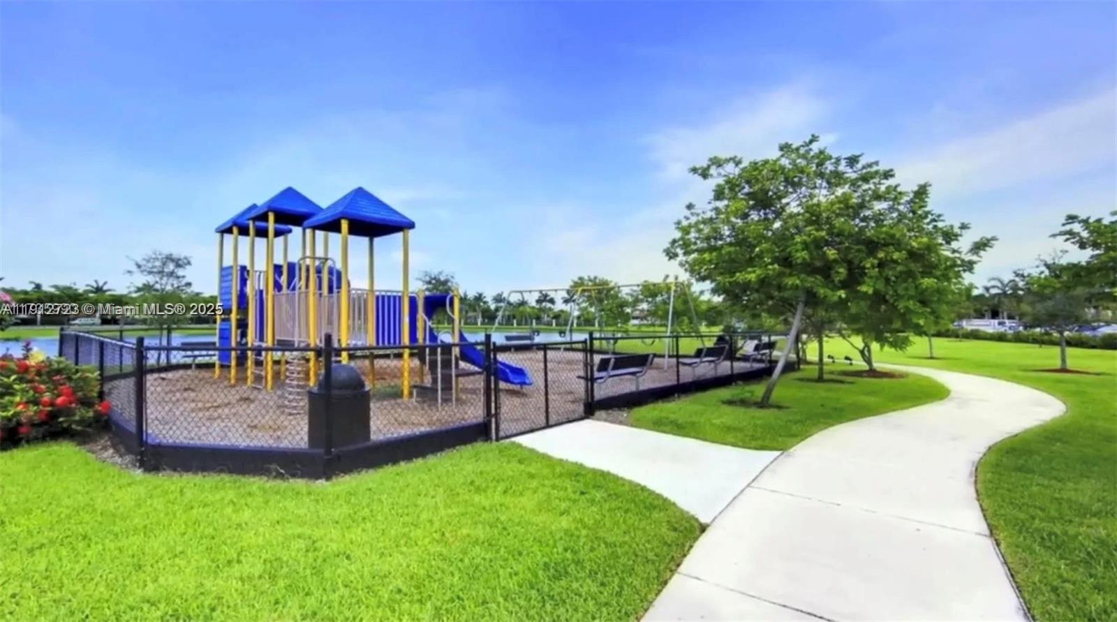 THE COURTS AT BAYSHORE II - Residential Lease