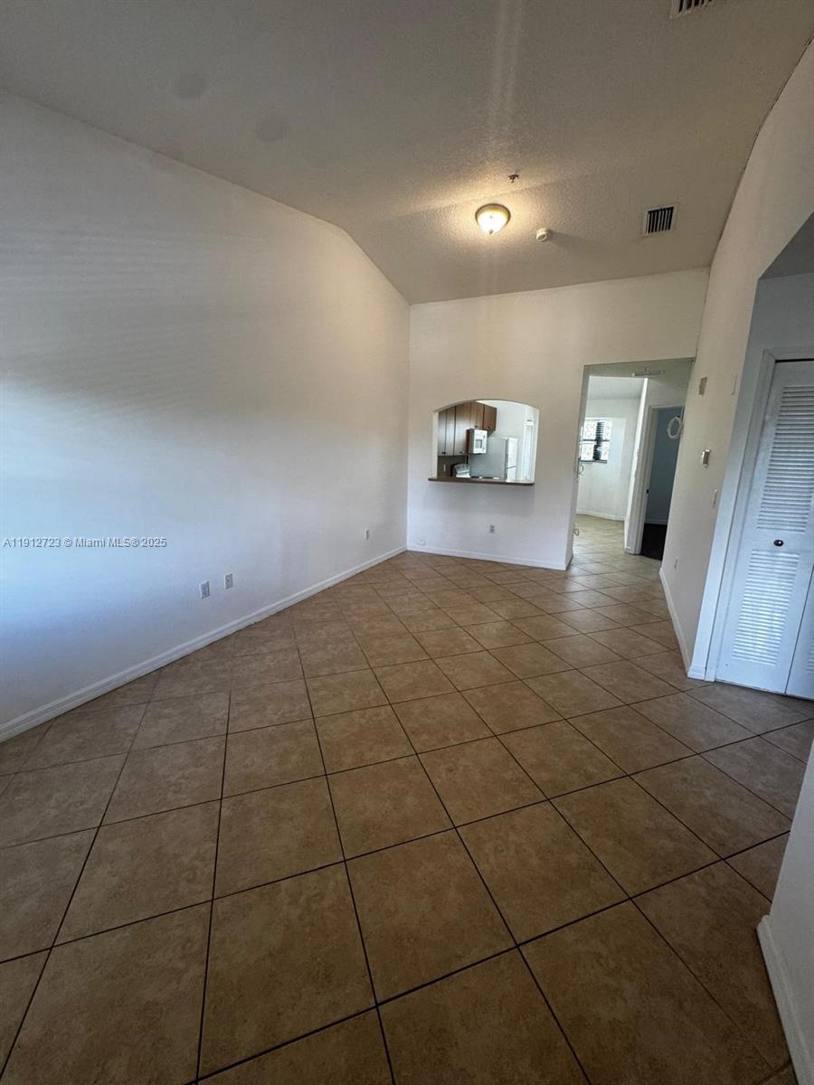 THE COURTS AT BAYSHORE II - Residential Lease