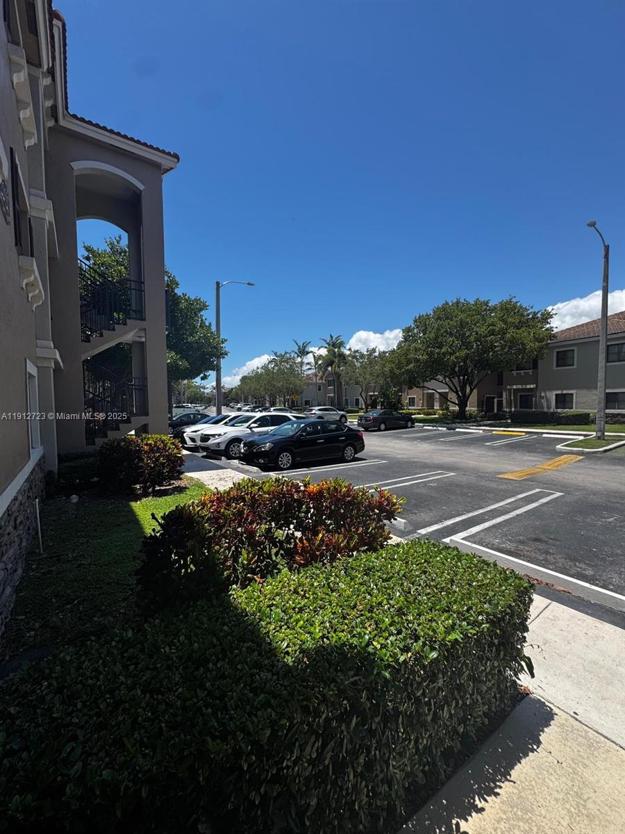 THE COURTS AT BAYSHORE II - Residential Lease