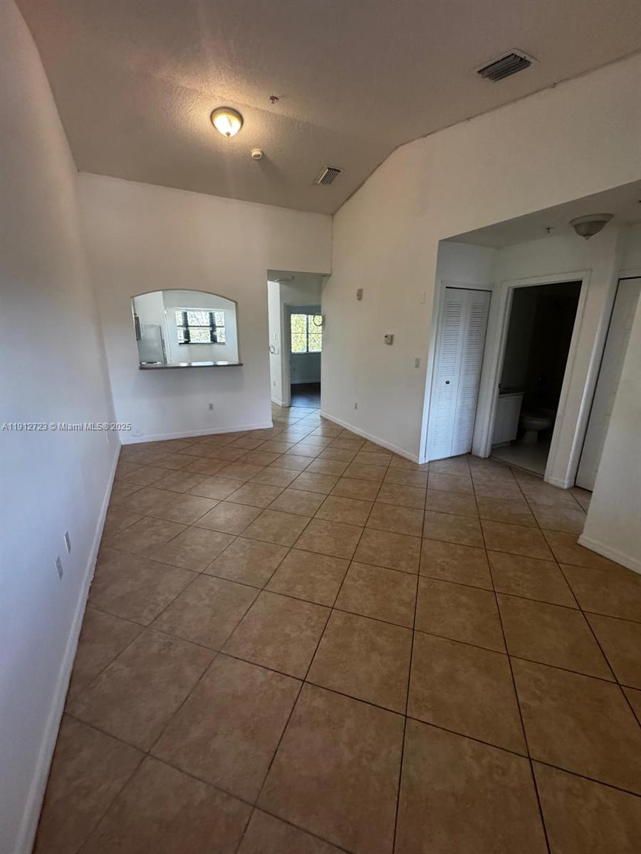 THE COURTS AT BAYSHORE II - Residential Lease