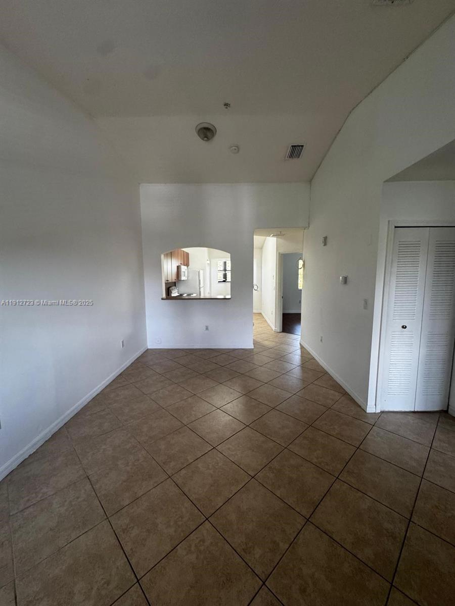 THE COURTS AT BAYSHORE II - Residential Lease