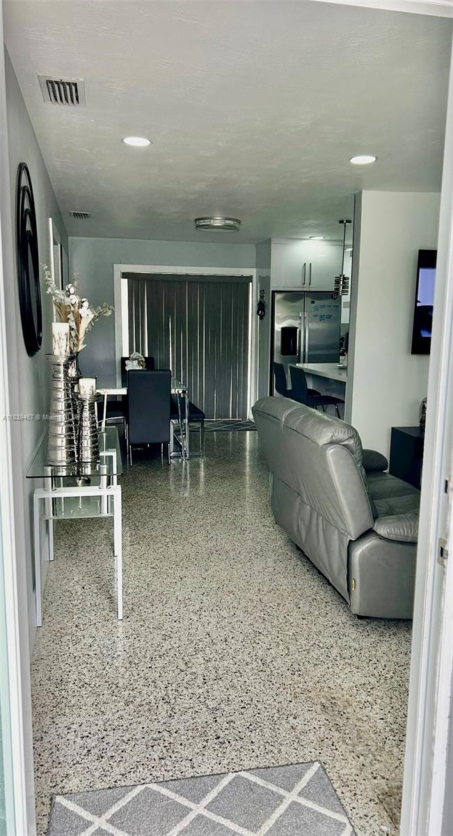CAROL CITY 3RD ADDN - Residential Lease