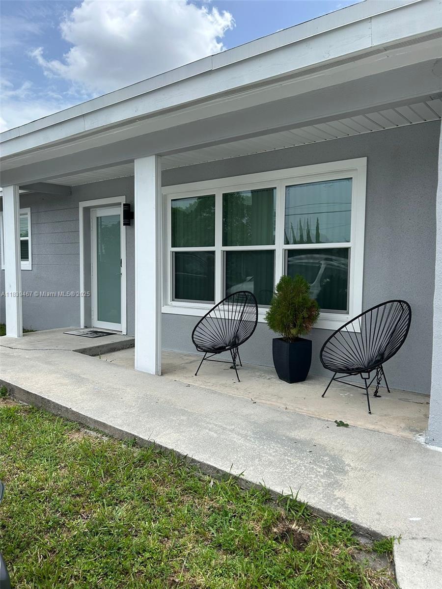 Are you looking to rent a fully remodeled property? Don’t miss the chance to come and see it! The main property features 3 bedrooms and 1 bathrooms, parking space for at least 4 cars, and a lovely terrace perfect for enjoying time with family. The utilities will be reduced because the property has an eff. Feel free to contact or text the co-listing agent to schedule a showing. Available August 1.