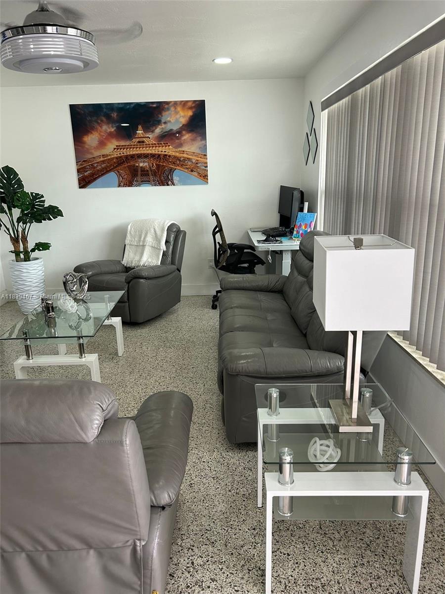 CAROL CITY 3RD ADDN - Residential Lease