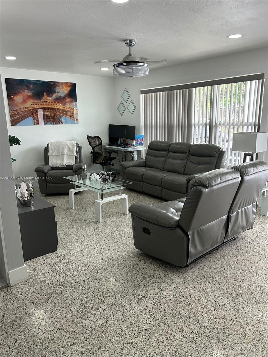 CAROL CITY 3RD ADDN - Residential Lease