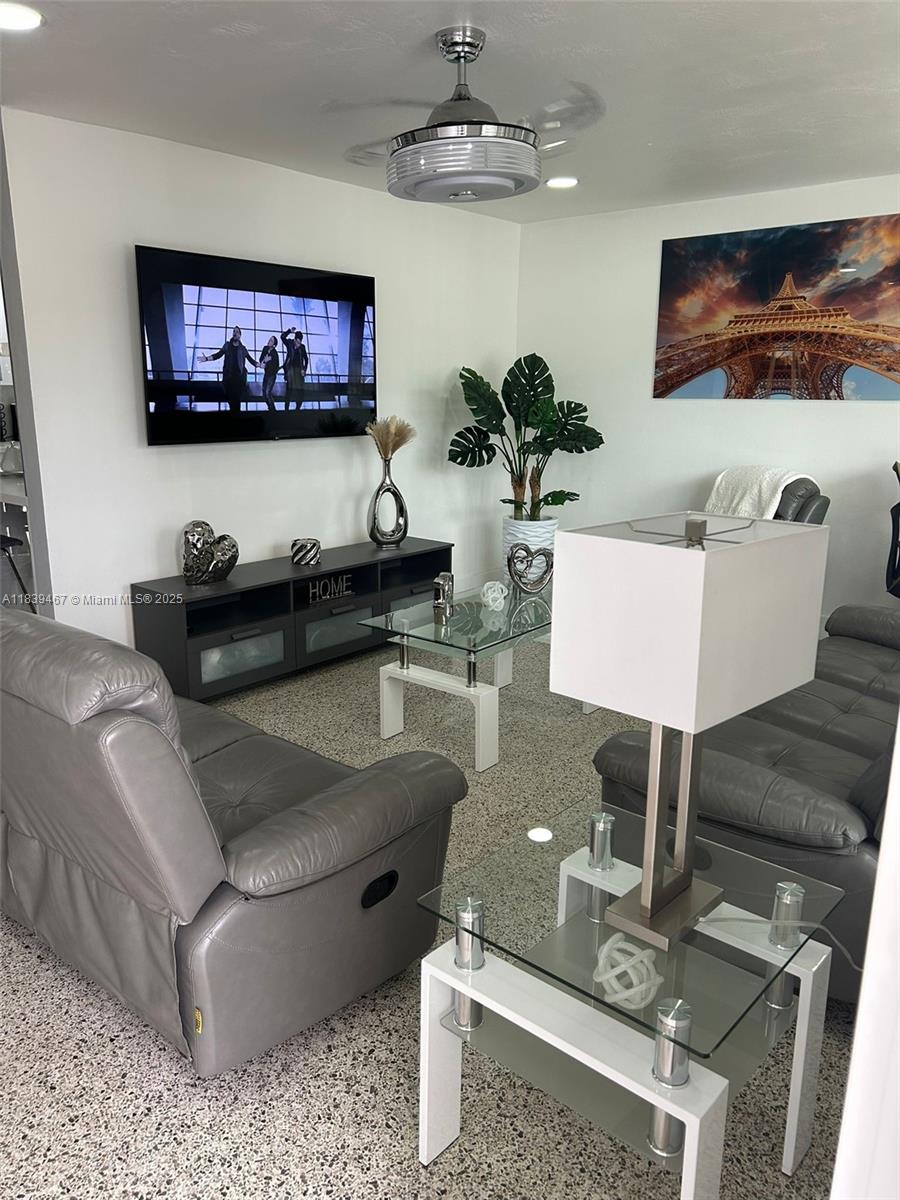CAROL CITY 3RD ADDN - Residential Lease