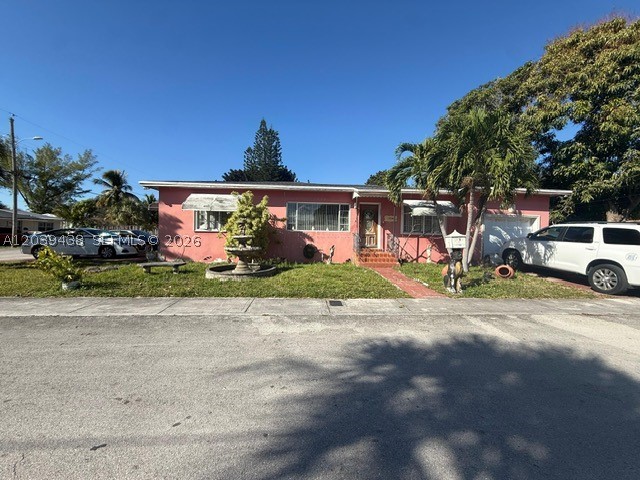 3/2 home with converted garage (1/1) 
Double lot (both lots under the same folio)
New roof 2025-built to code
Property has existing violations to be assumed by buyer.
Great opportunity with extra land and strong potential.
Tittle has violation and open permits.
no Kitchen, no A/C