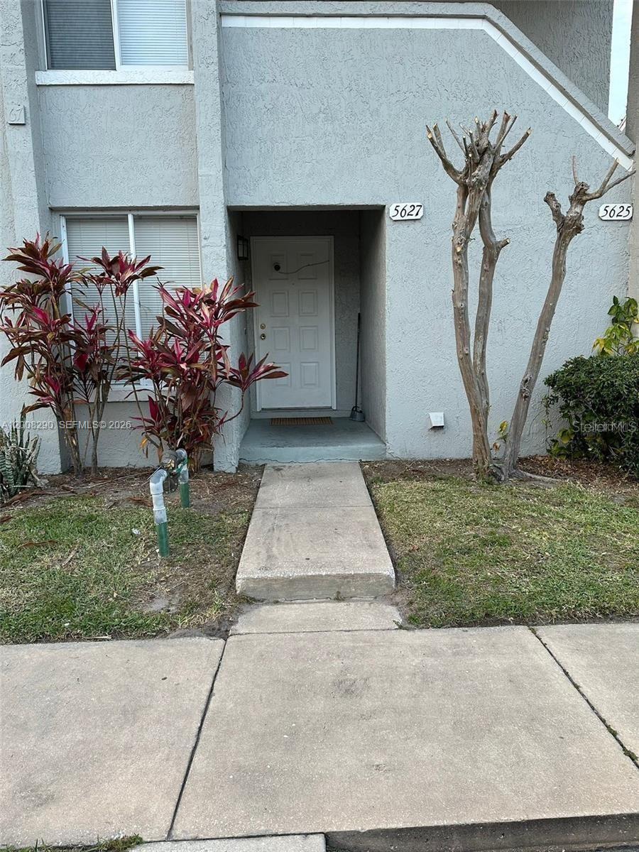 2/2 apartment in Excellent location near Millenia Mall, this apartment is in impeccable condition. Perfect for investors or first-time buyers. Tenant in place MTM.