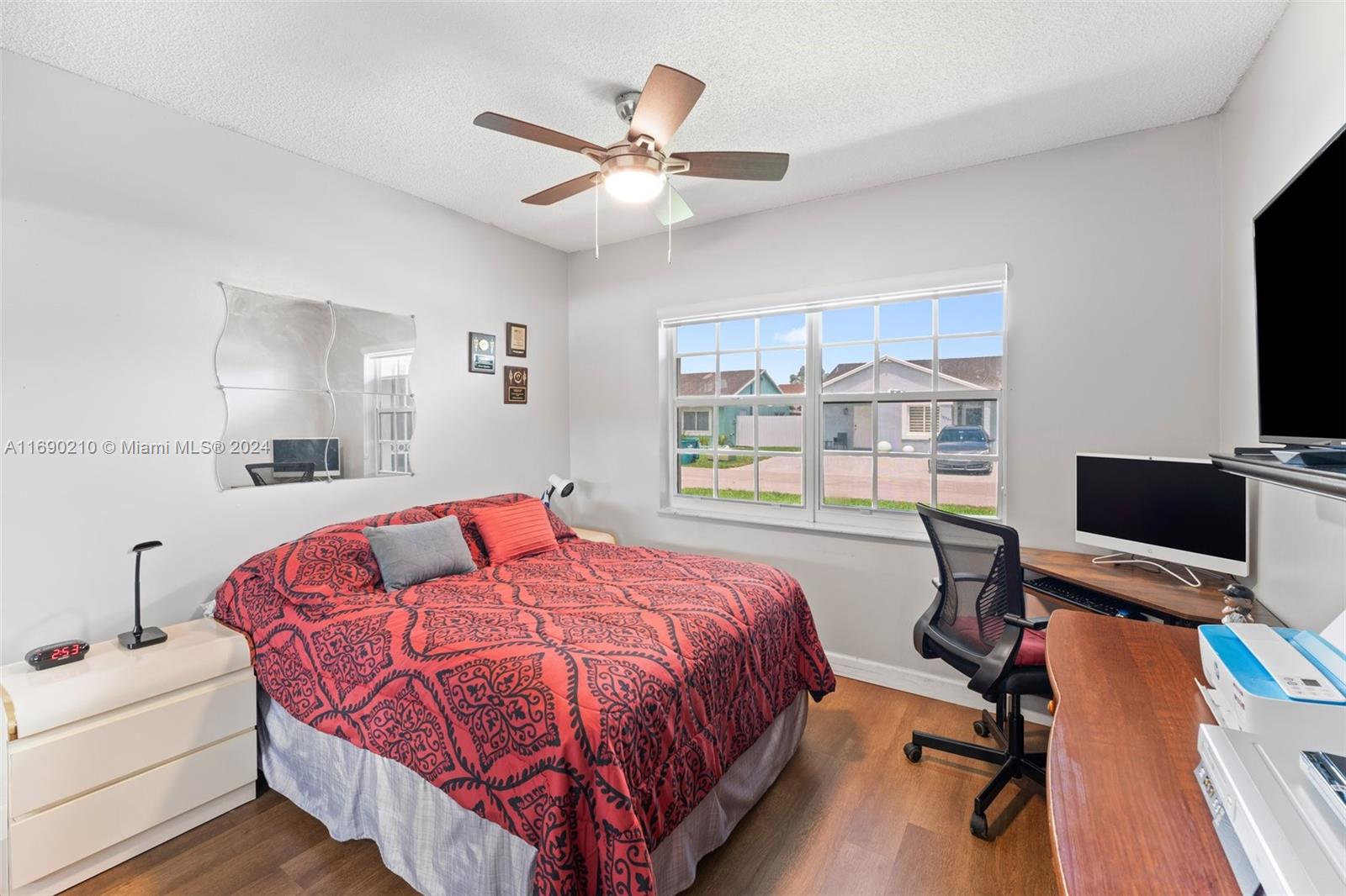 EDGEWATER PARK - Residential
