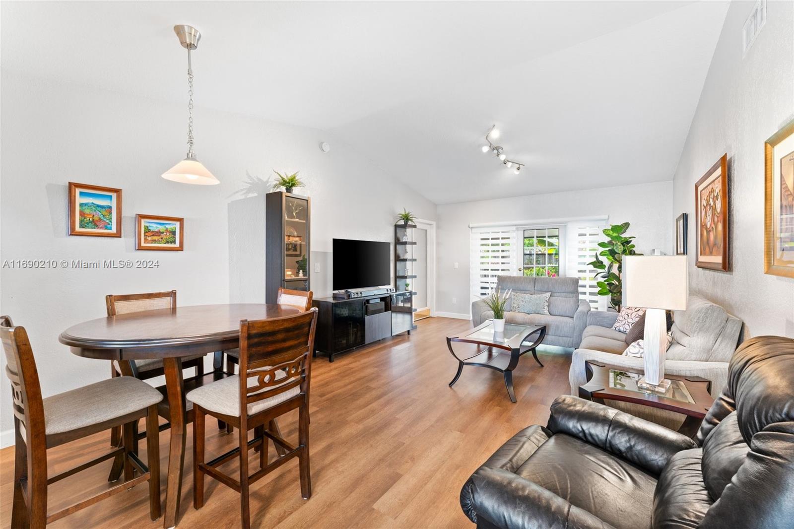 EDGEWATER PARK - Residential