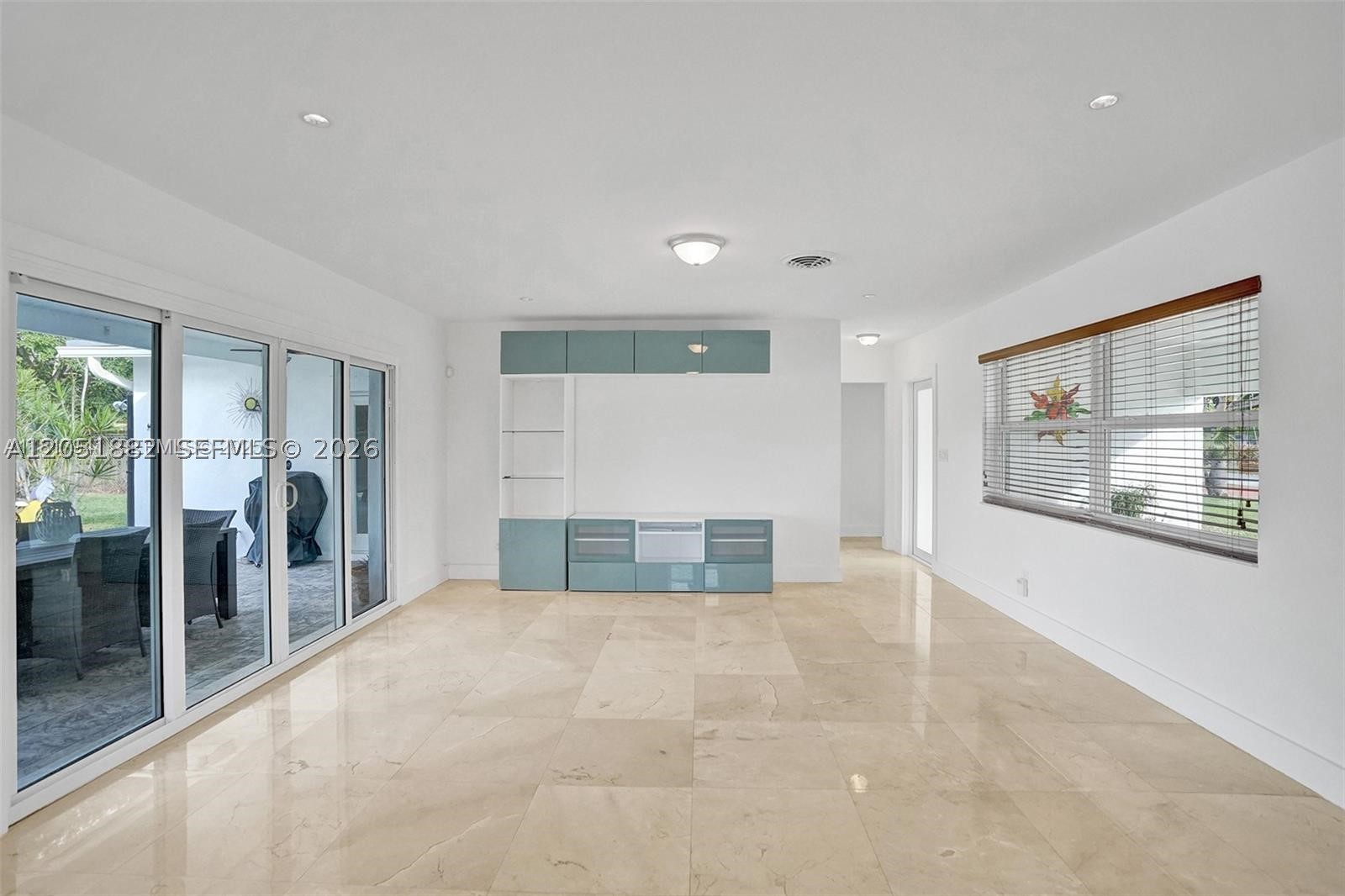 HOLLYWOOD HILLS - Residential Lease