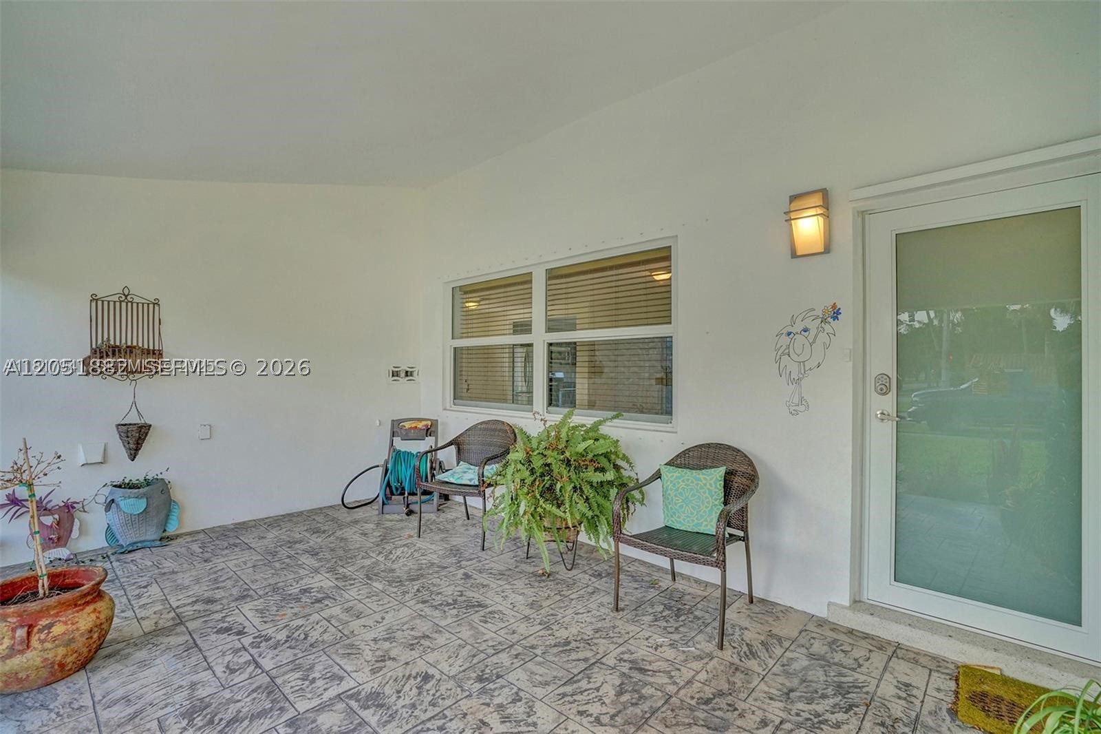 HOLLYWOOD HILLS - Residential Lease
