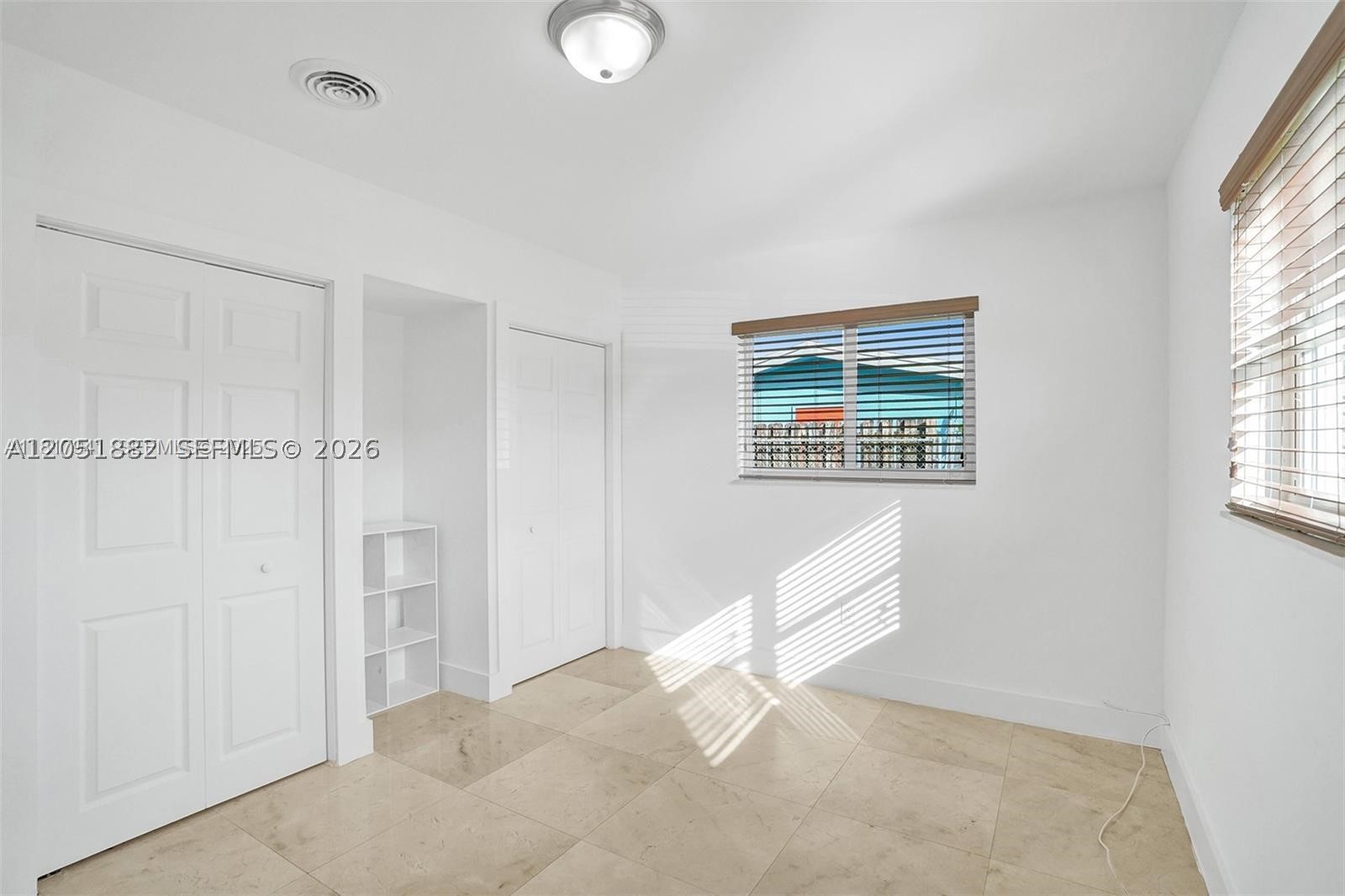 HOLLYWOOD HILLS - Residential Lease