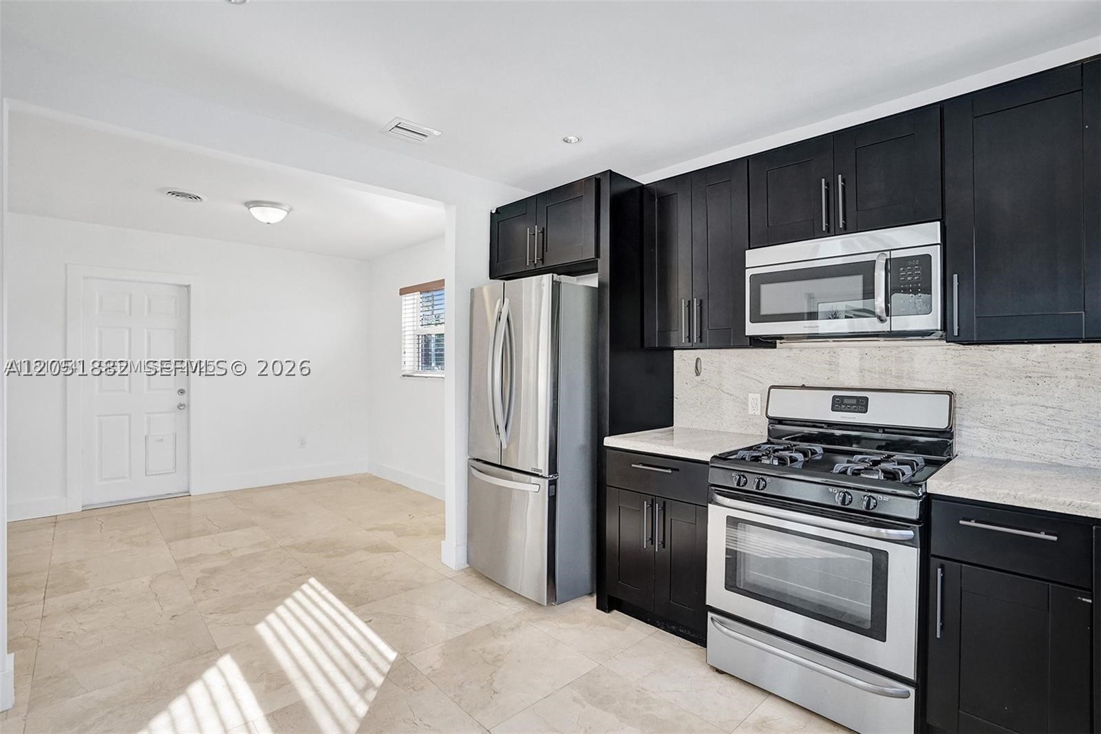 HOLLYWOOD HILLS - Residential Lease