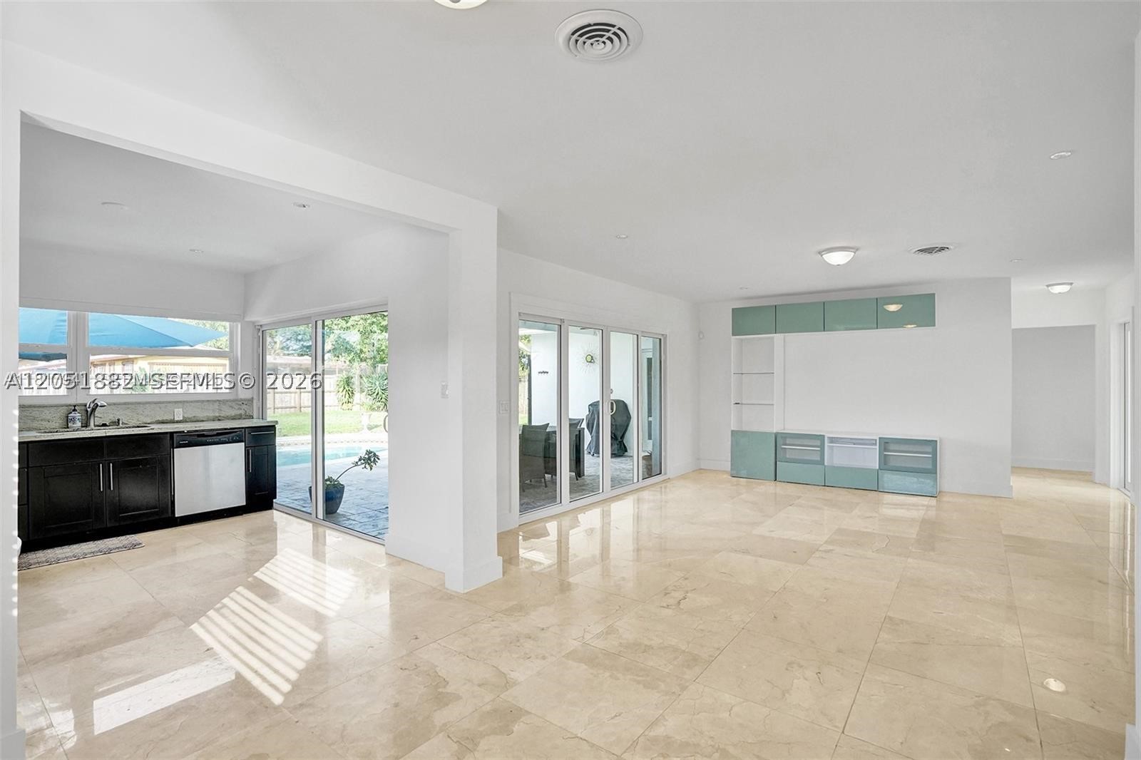 HOLLYWOOD HILLS - Residential Lease