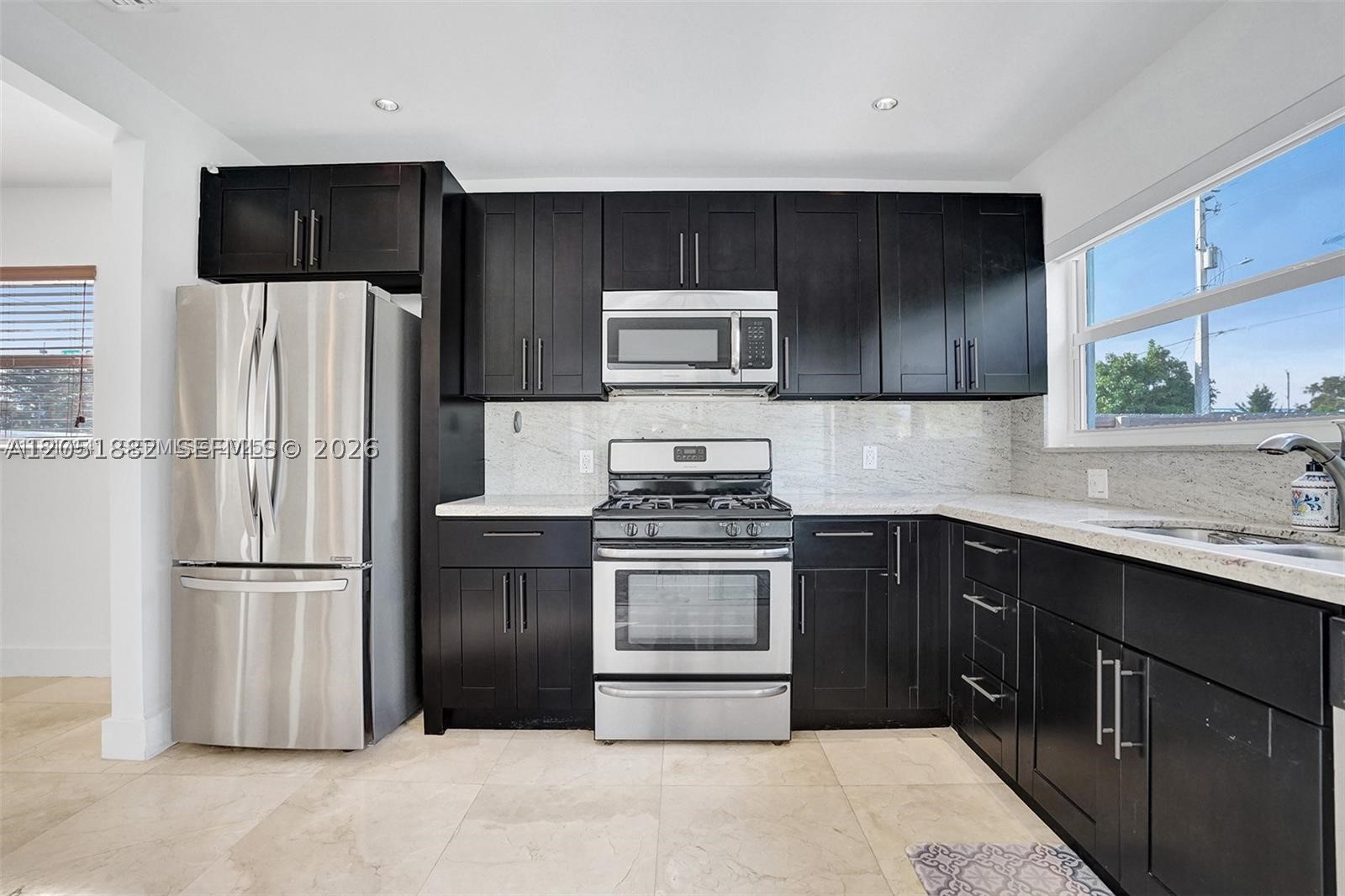 HOLLYWOOD HILLS - Residential Lease