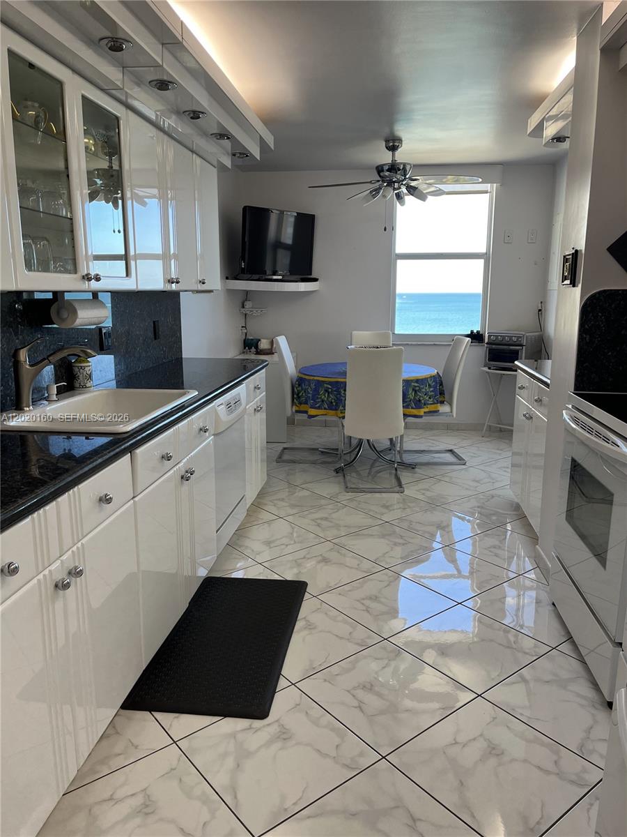 MALAGA TOWERS CONDO - Residential