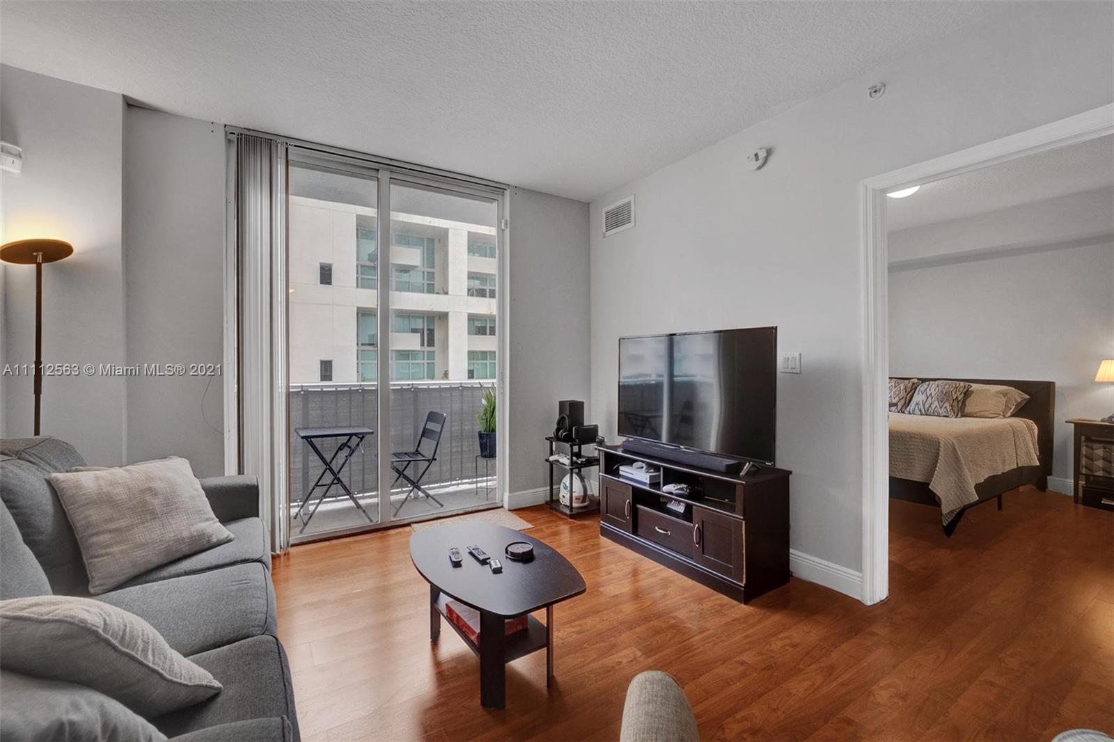 LOCATION is the Magic word...
1Bed/ 1 Bath Condo in a Boutique building conveniently located in West Brickell area.
Close to Mary Brickell Village, Brickell City Center, Shops, Restaurants, Metrorail and more. No investors.
