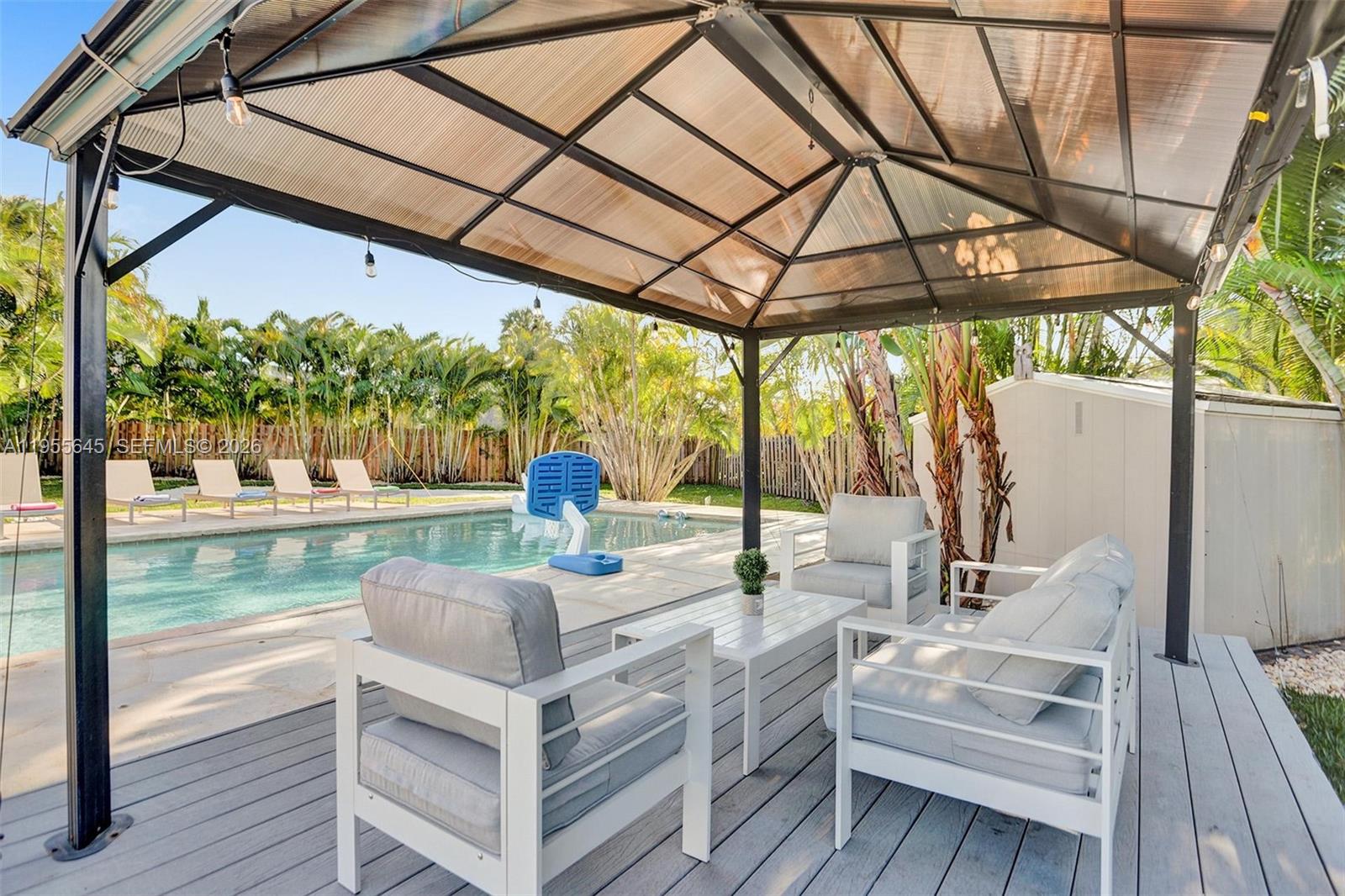 HILLSBORO ISLES - Residential