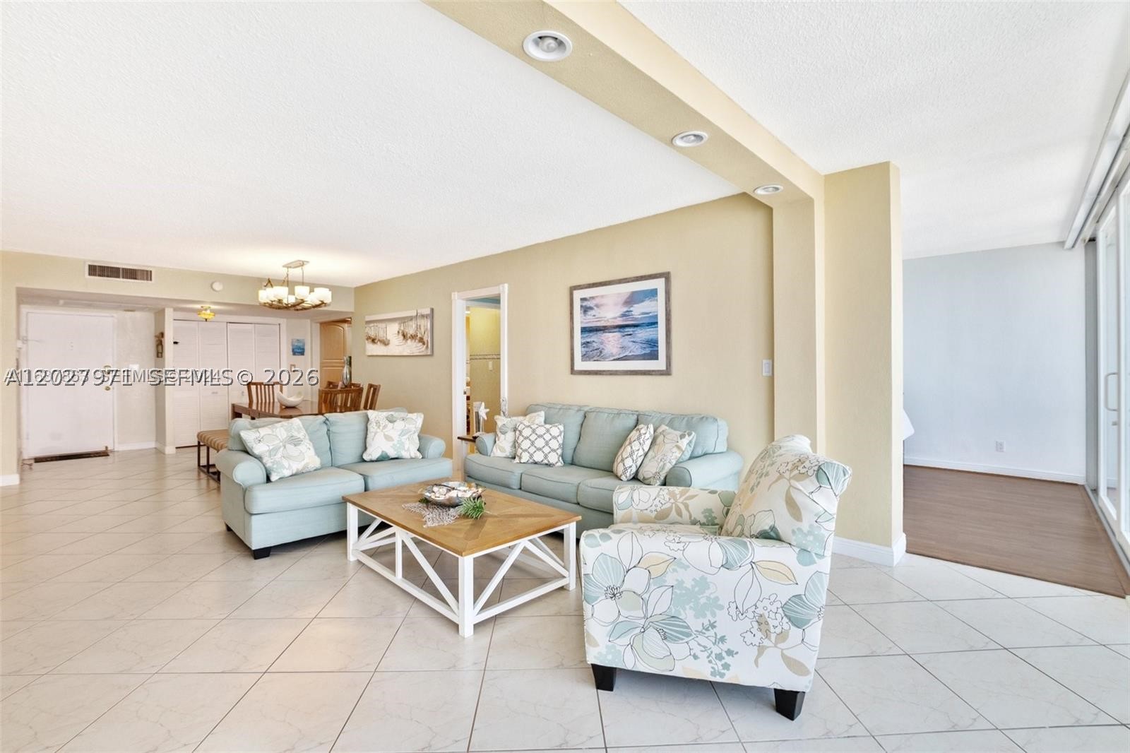 THE CARRIAGE HOUSE CONDO - Residential Lease