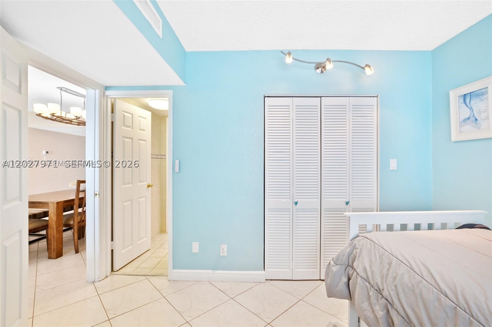 THE CARRIAGE HOUSE CONDO - Residential Lease