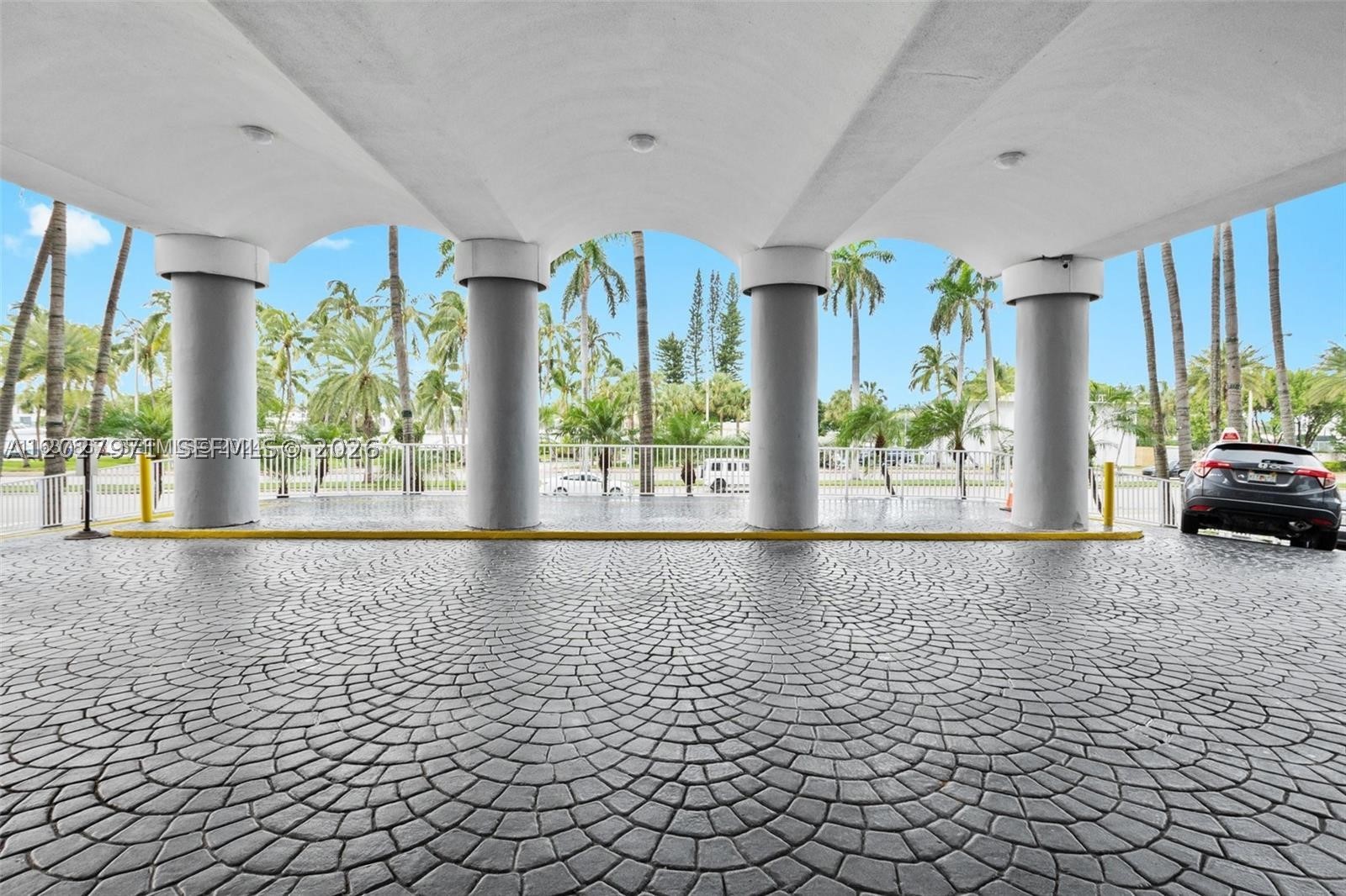 THE CARRIAGE HOUSE CONDO - Residential Lease